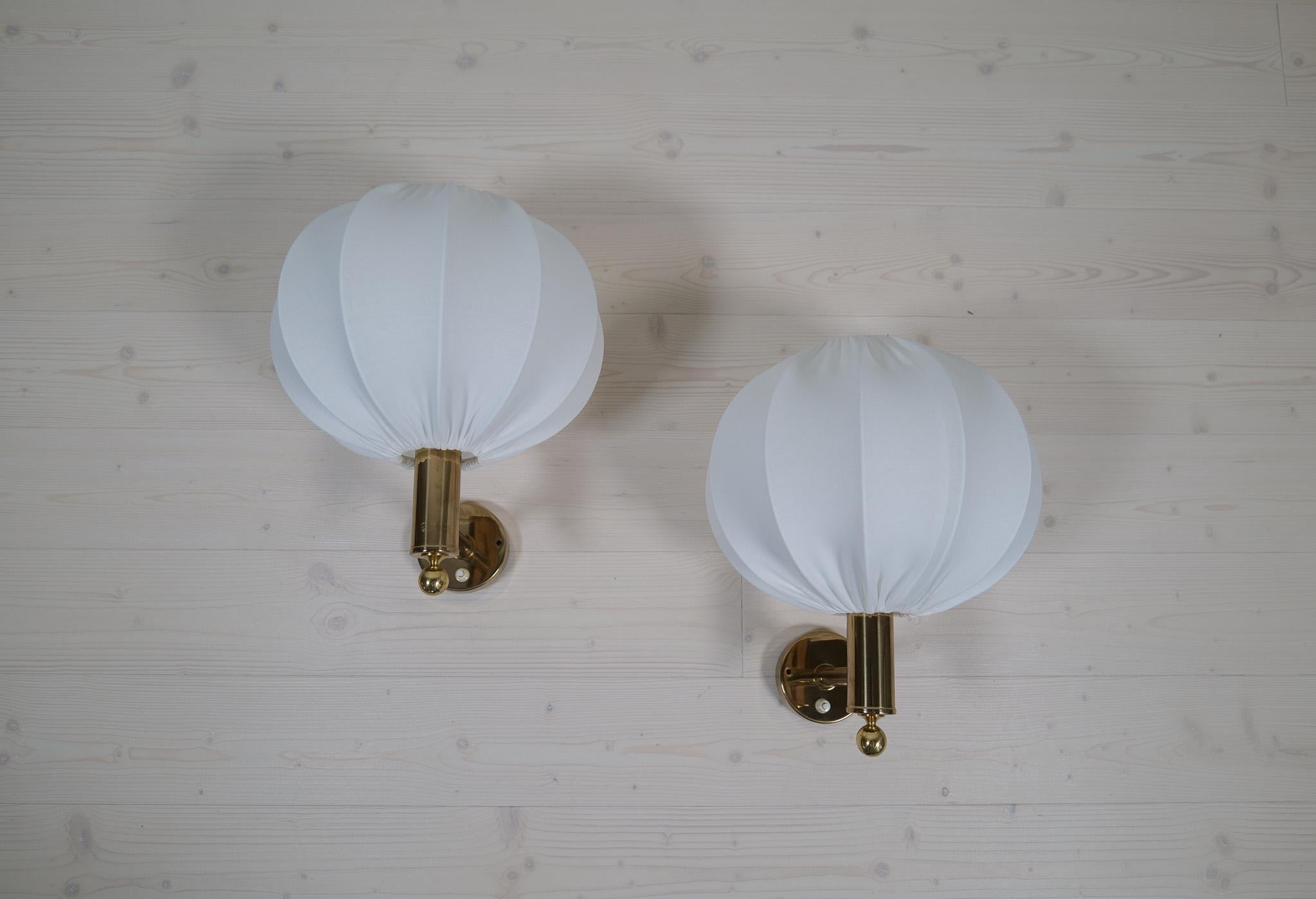 This set of 2 wall lights in brass were made at Bergboms Sweden during the late 1960s. These one is gifted with all new high quality cotton shades produced in Sweden and are typical of the 1950-60 era. 

Nice vintage condition. 

Dimensions