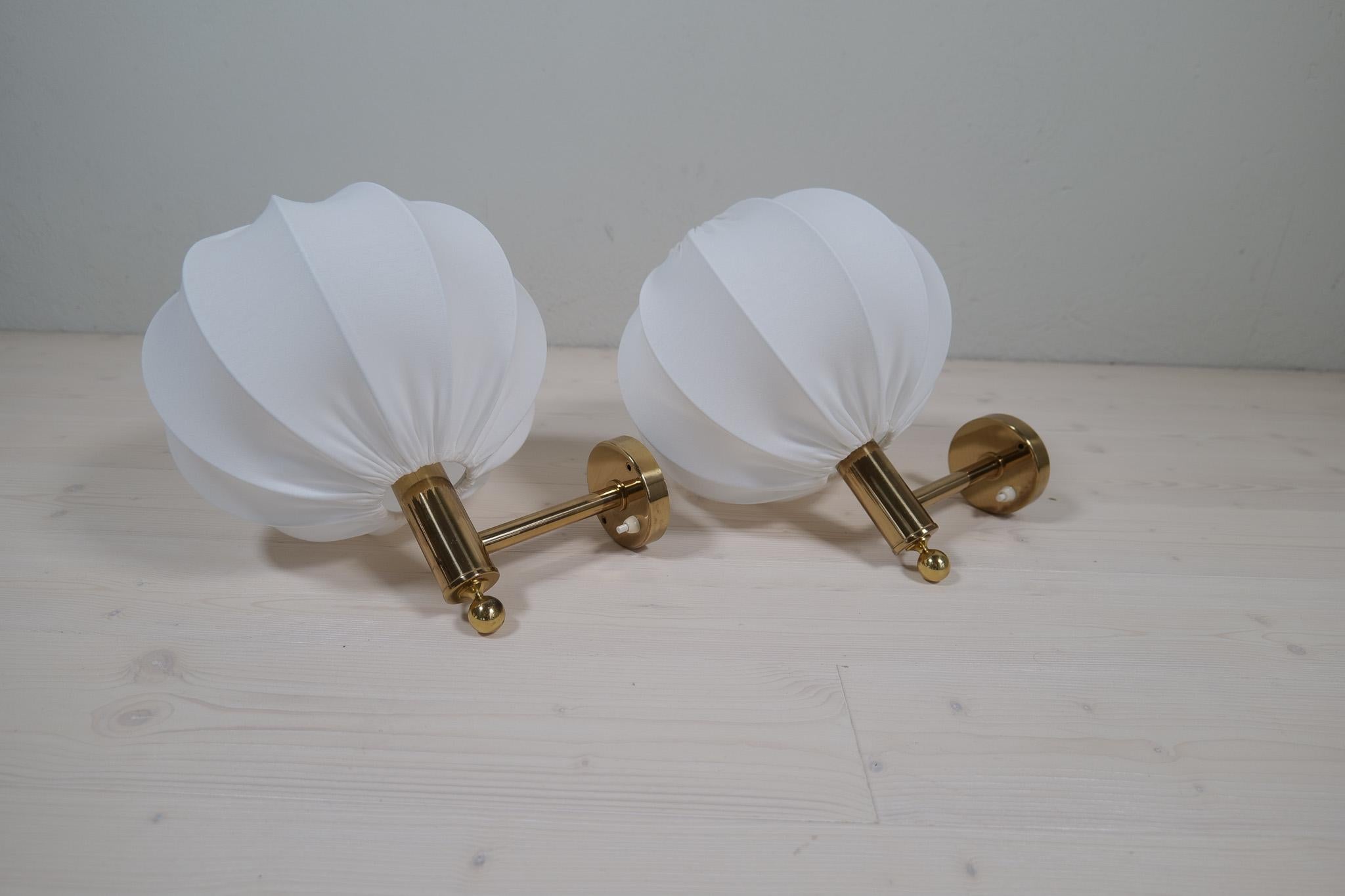 Midcentury Modern Brass Wall Lights with Cotton shades, Sweden, 1960s In Good Condition In Hillringsberg, SE