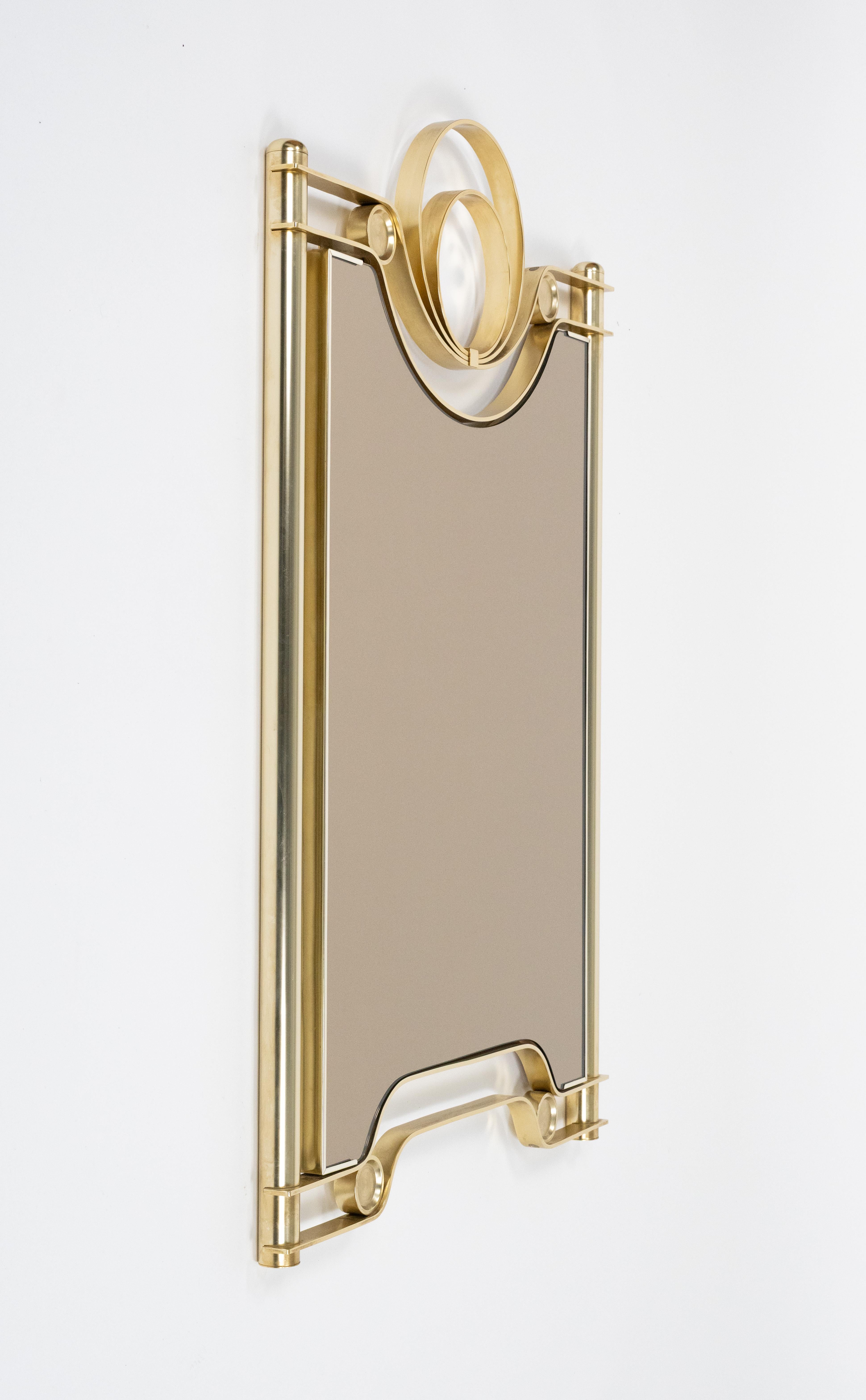 Midcentury Brass Wall Mirror Attributed to Luciano Frigerio, Italy 1970s Italiano en venta