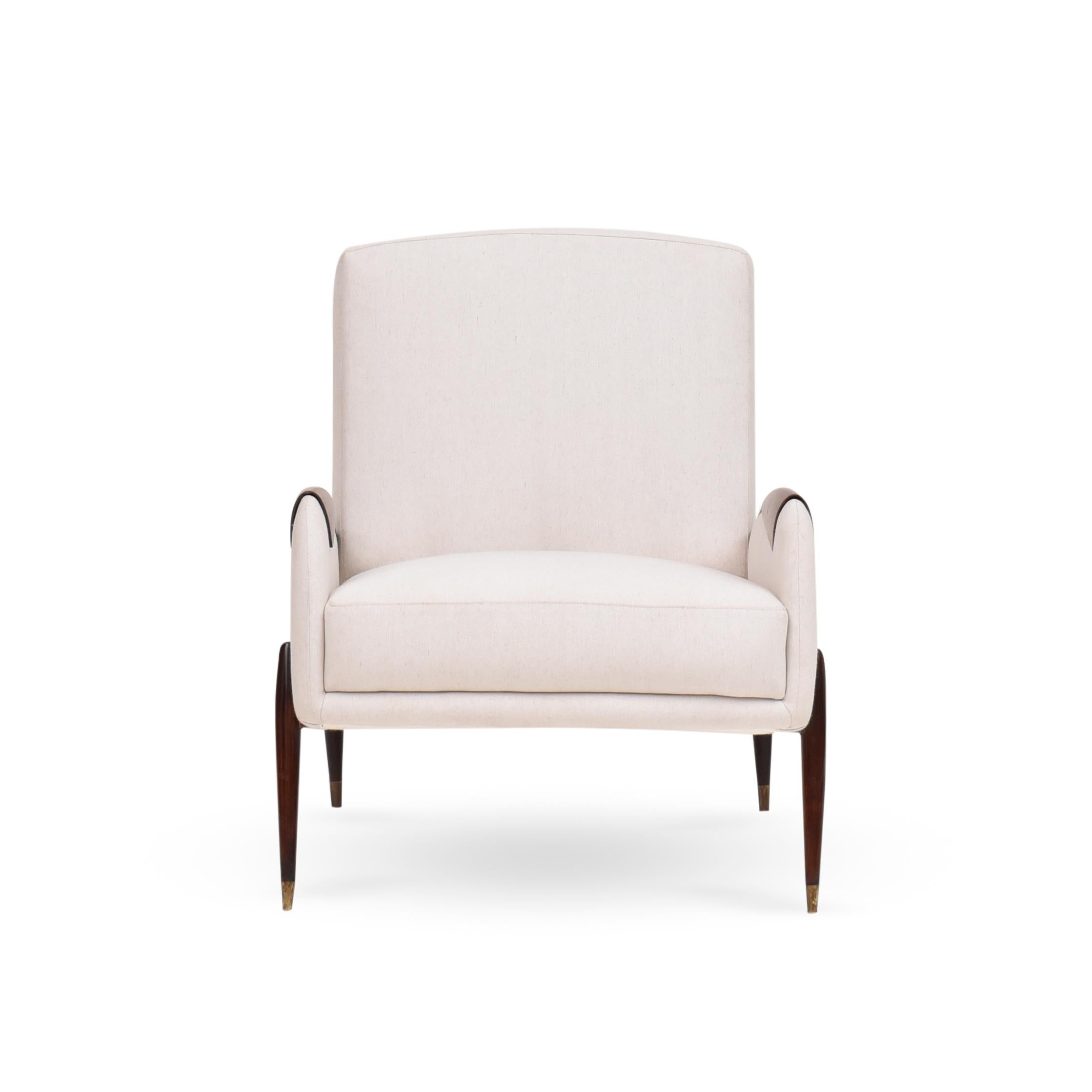 Midcentury Brazilian Armchair by Liceu de Artes e Ofícios, 1960s

Armchair with wooden frame and velvet upholstery. Its main characteristic is the elegant side arm carved in wood.