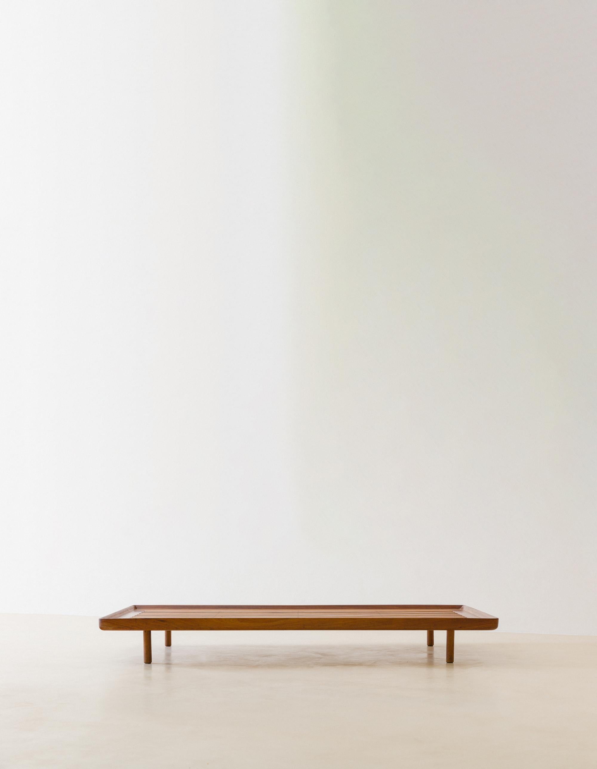 Mid-Century moderno Midcentury, design brasiliano, palissandro, letto Luxor, Sergio Rodrigues, 1962 in vendita