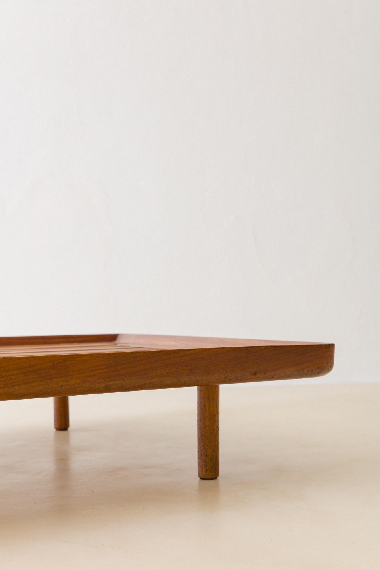 Midcentury, design brasiliano, palissandro, letto Luxor, Sergio Rodrigues, 1962 In condizioni buone in vendita a New York, NY