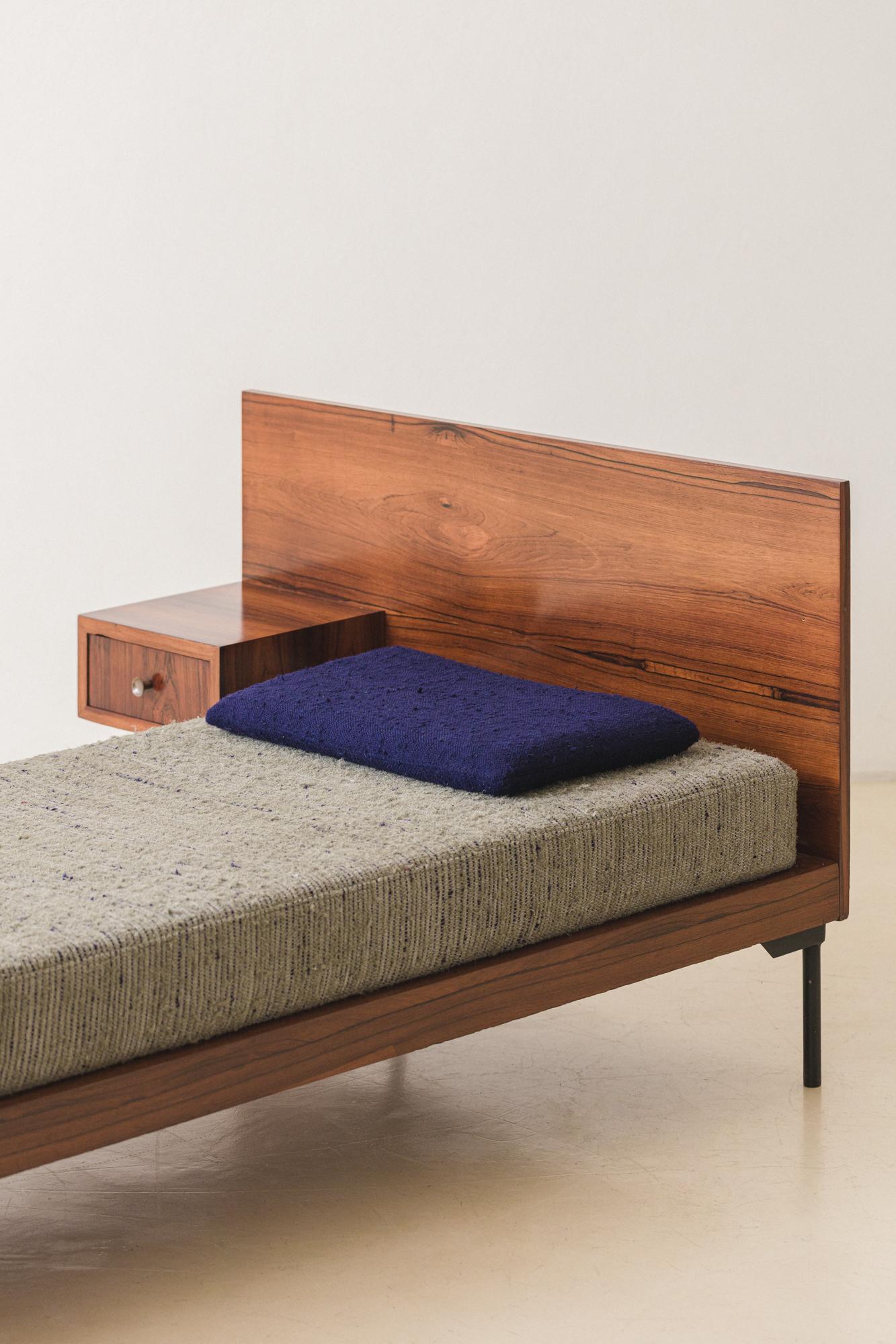 Midcentury Brazilian Rosewood Daybed by Geraldo de Barros, Unilabor, c. 1954 For Sale 5