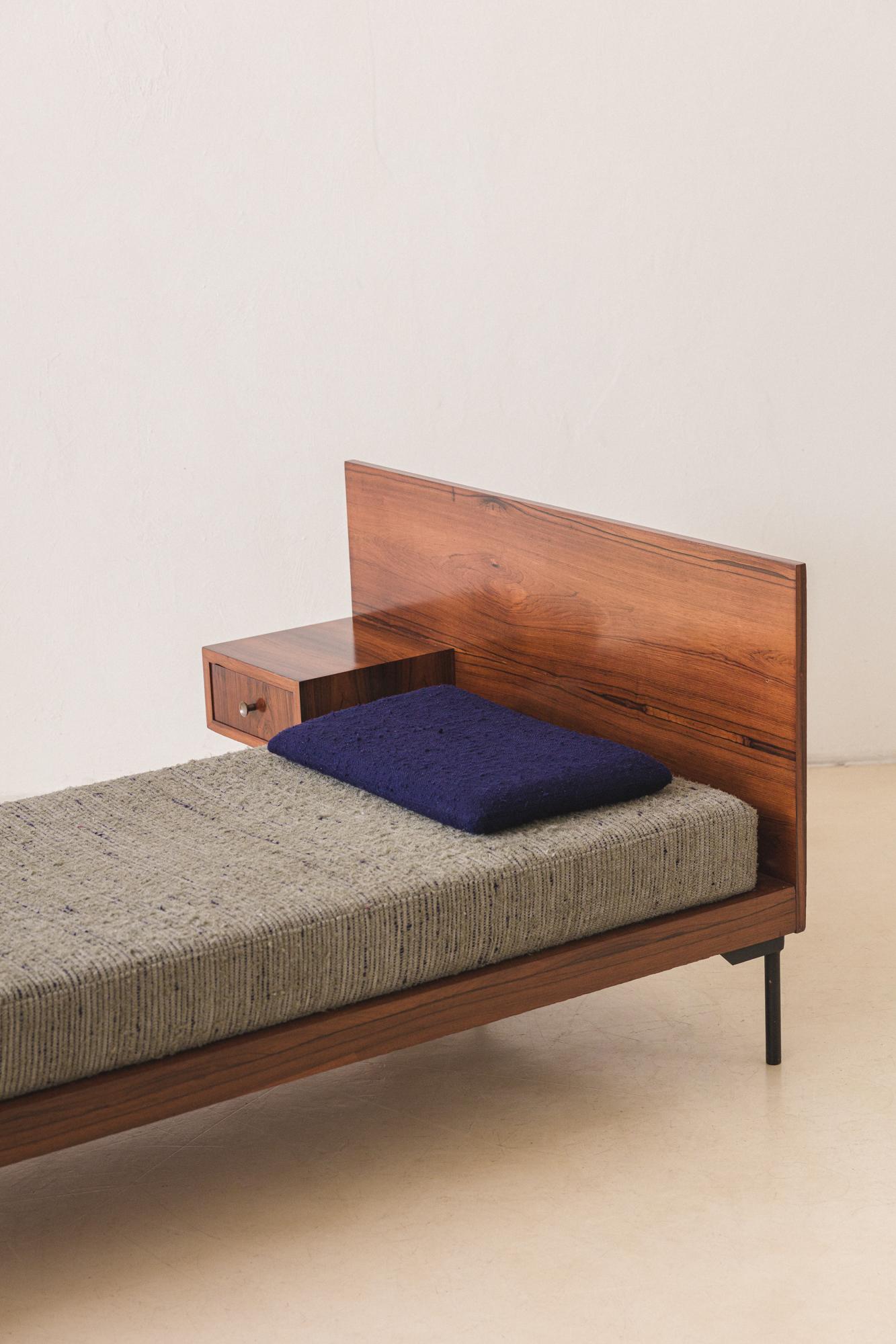 Midcentury Brazilian Rosewood Daybed by Geraldo de Barros, Unilabor, c. 1954 For Sale 7