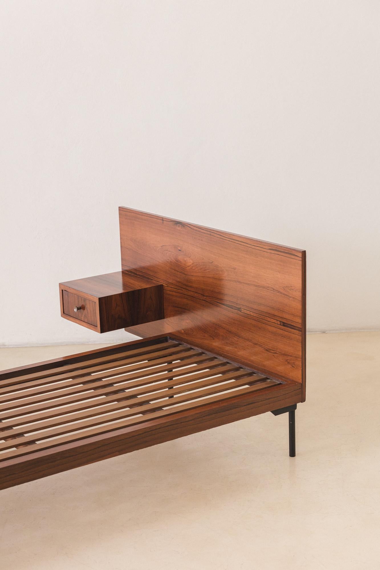 Midcentury Brazilian Rosewood Daybed by Geraldo de Barros, Unilabor, c. 1954 For Sale 8