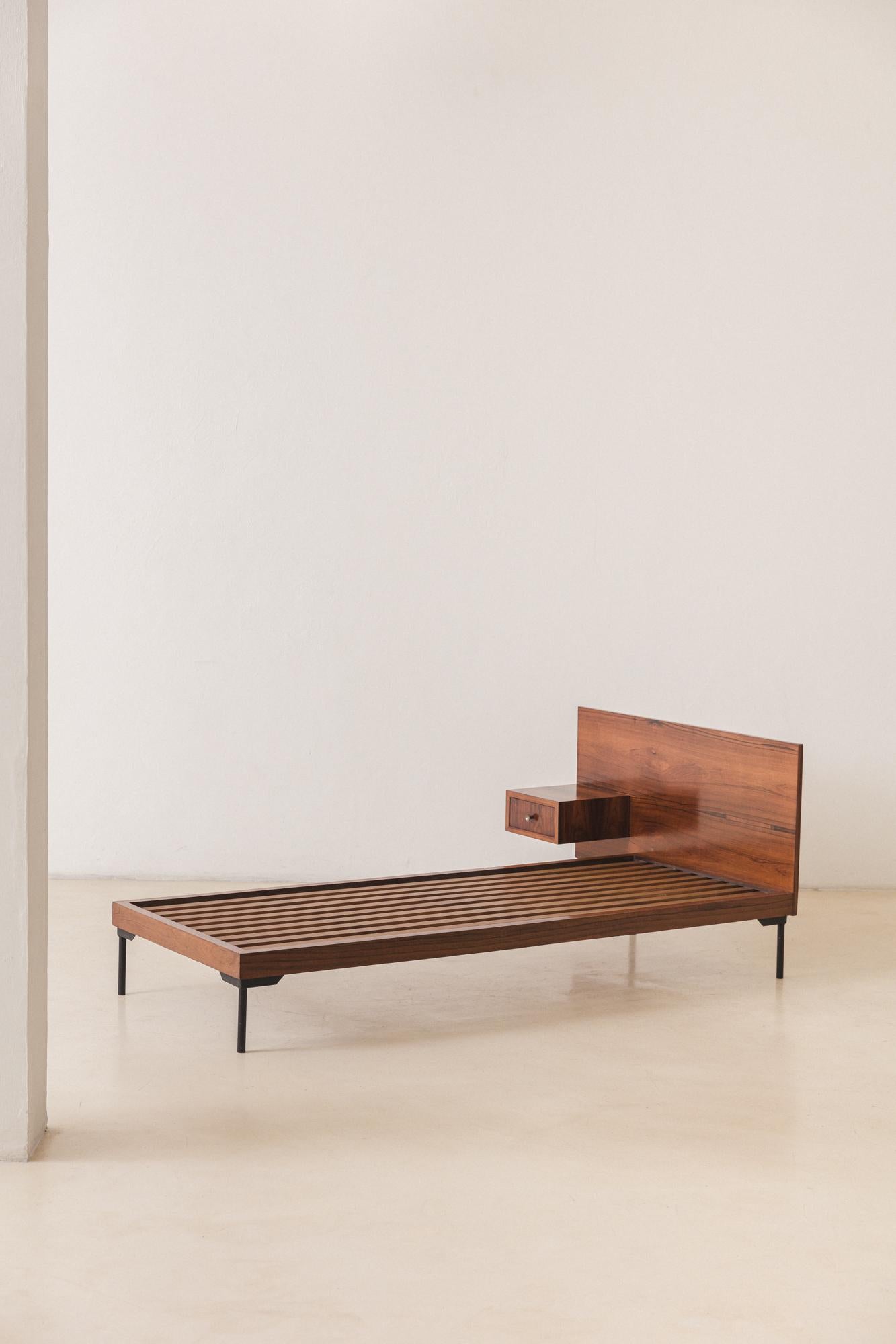 Midcentury Brazilian Rosewood Daybed by Geraldo de Barros, Unilabor, c. 1954 For Sale 9