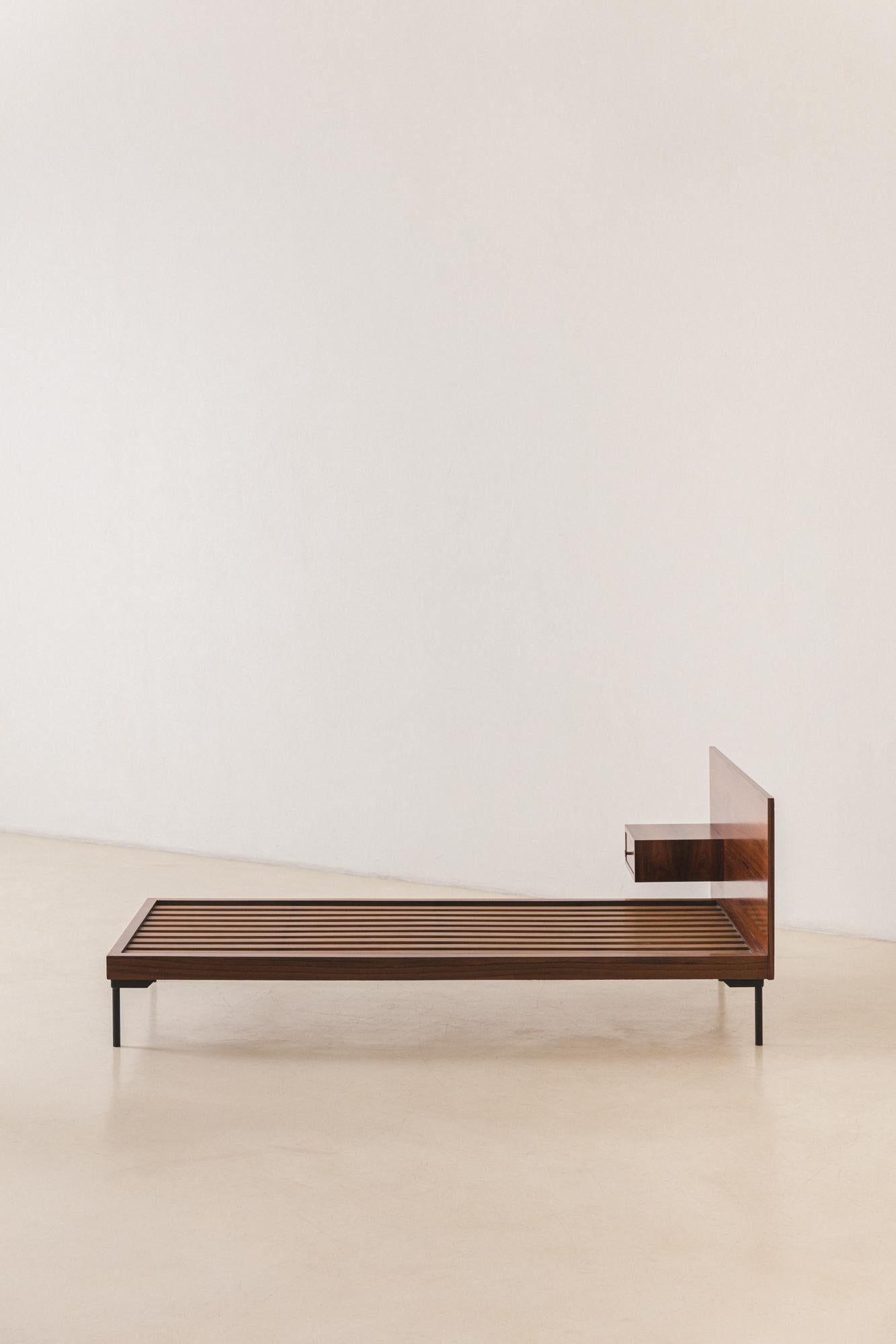 Midcentury Brazilian Rosewood Daybed by Geraldo de Barros, Unilabor, c. 1954 For Sale 10