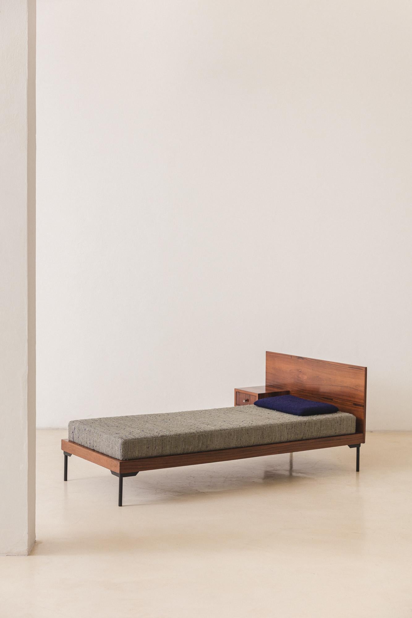 Mid-Century Modern Midcentury Brazilian Rosewood Daybed by Geraldo de Barros, Unilabor, c. 1954 For Sale