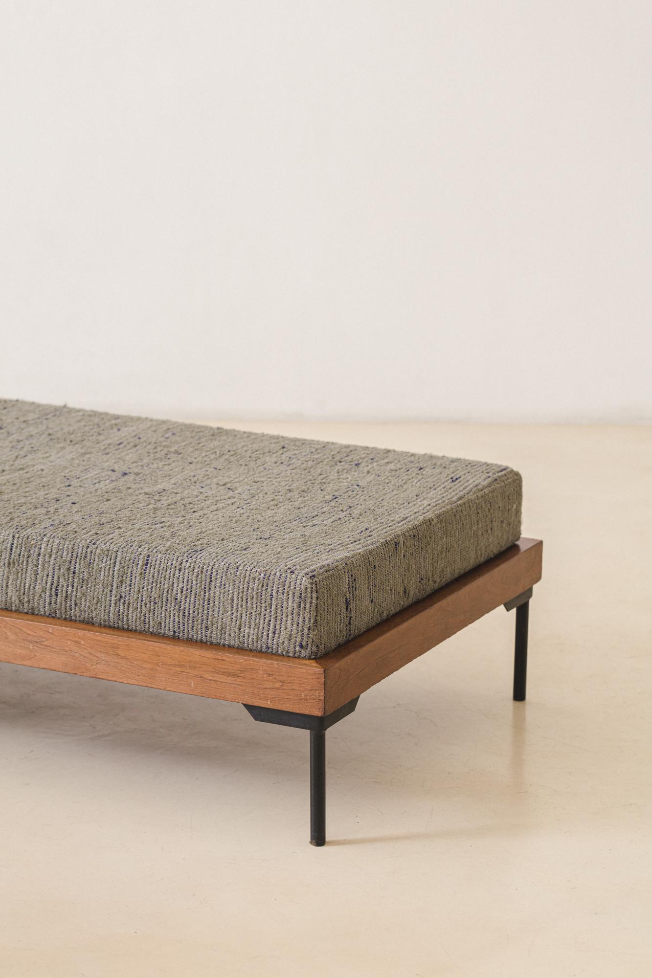 Mid-20th Century Midcentury Brazilian Rosewood Daybed by Geraldo de Barros, Unilabor, c. 1954 For Sale