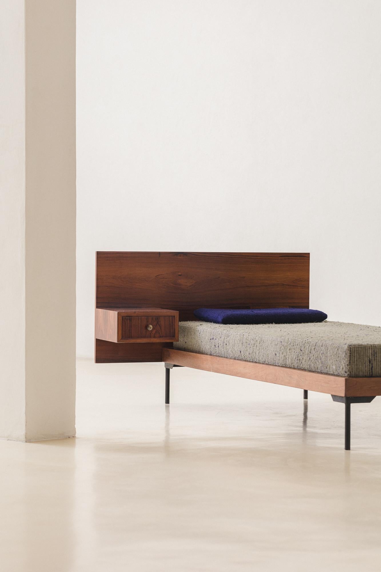 Midcentury Brazilian Rosewood Daybed by Geraldo de Barros, Unilabor, c. 1954 For Sale 2
