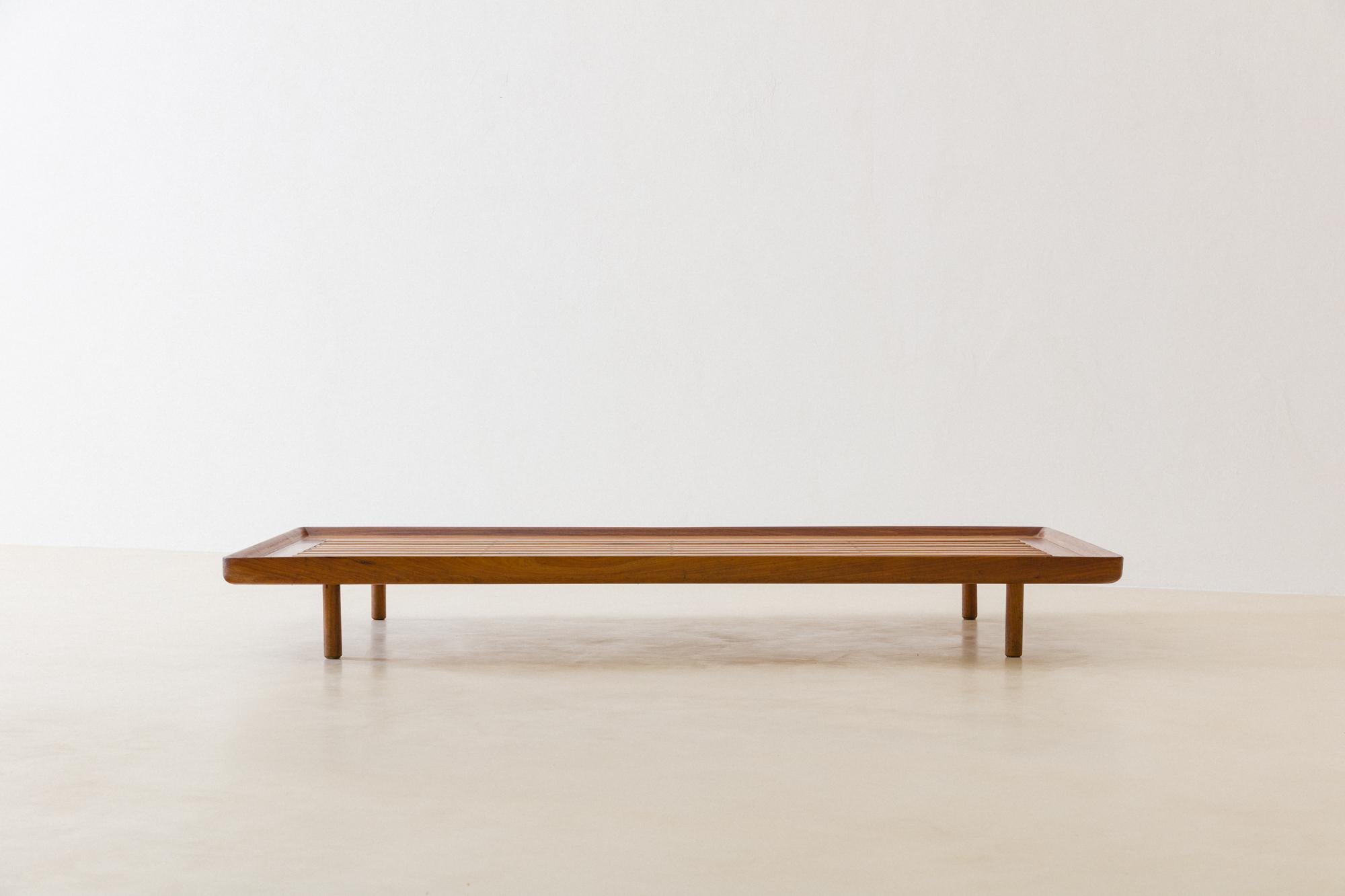 Midcentury Brazilian Rosewood Luxor Daybed by Sergio Rodrigues, 1962 For Sale 2