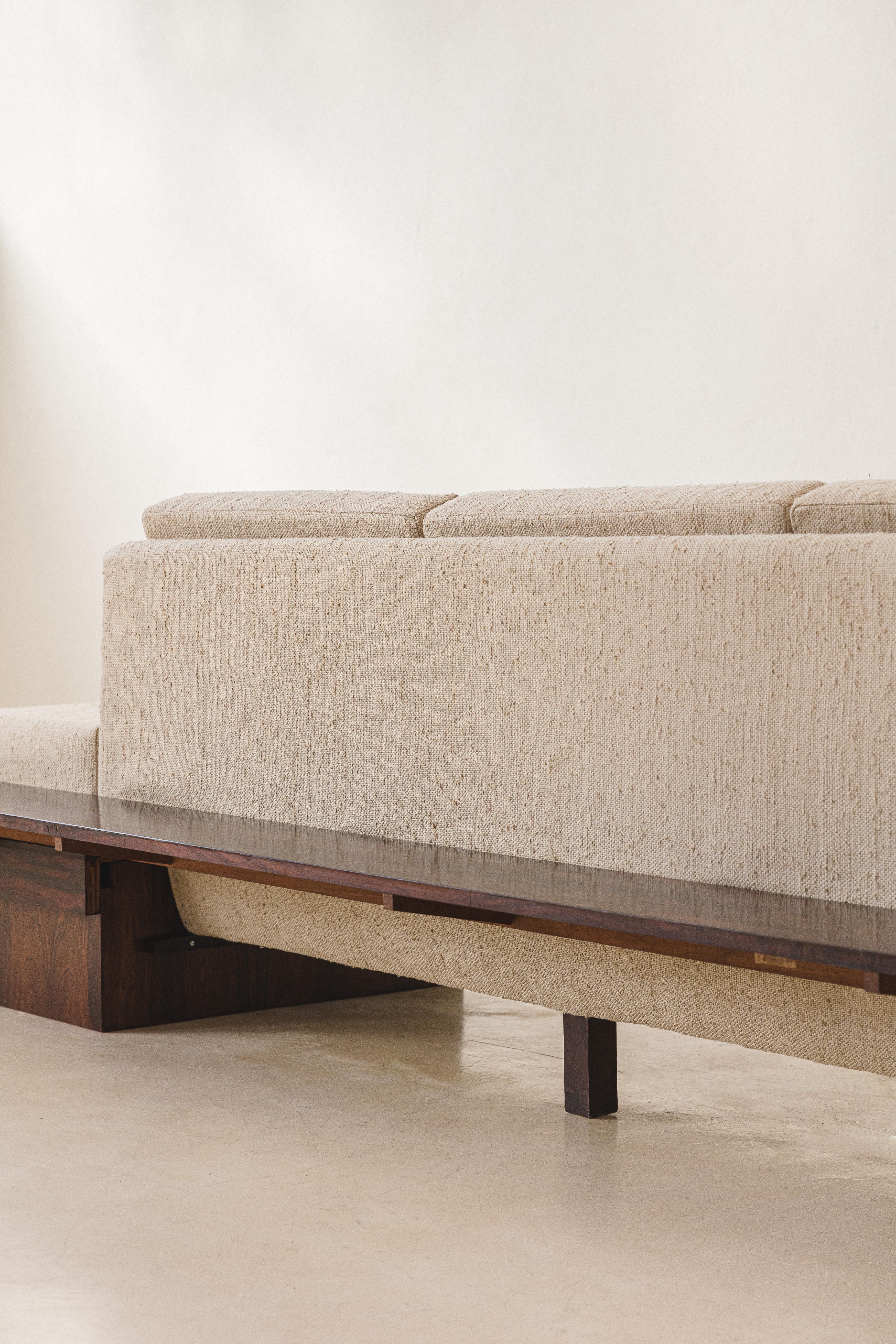 Midcentury Brazilian Sofa Design by Joaquim Tenreiro, Rosewood and Marble, 1960s For Sale 10