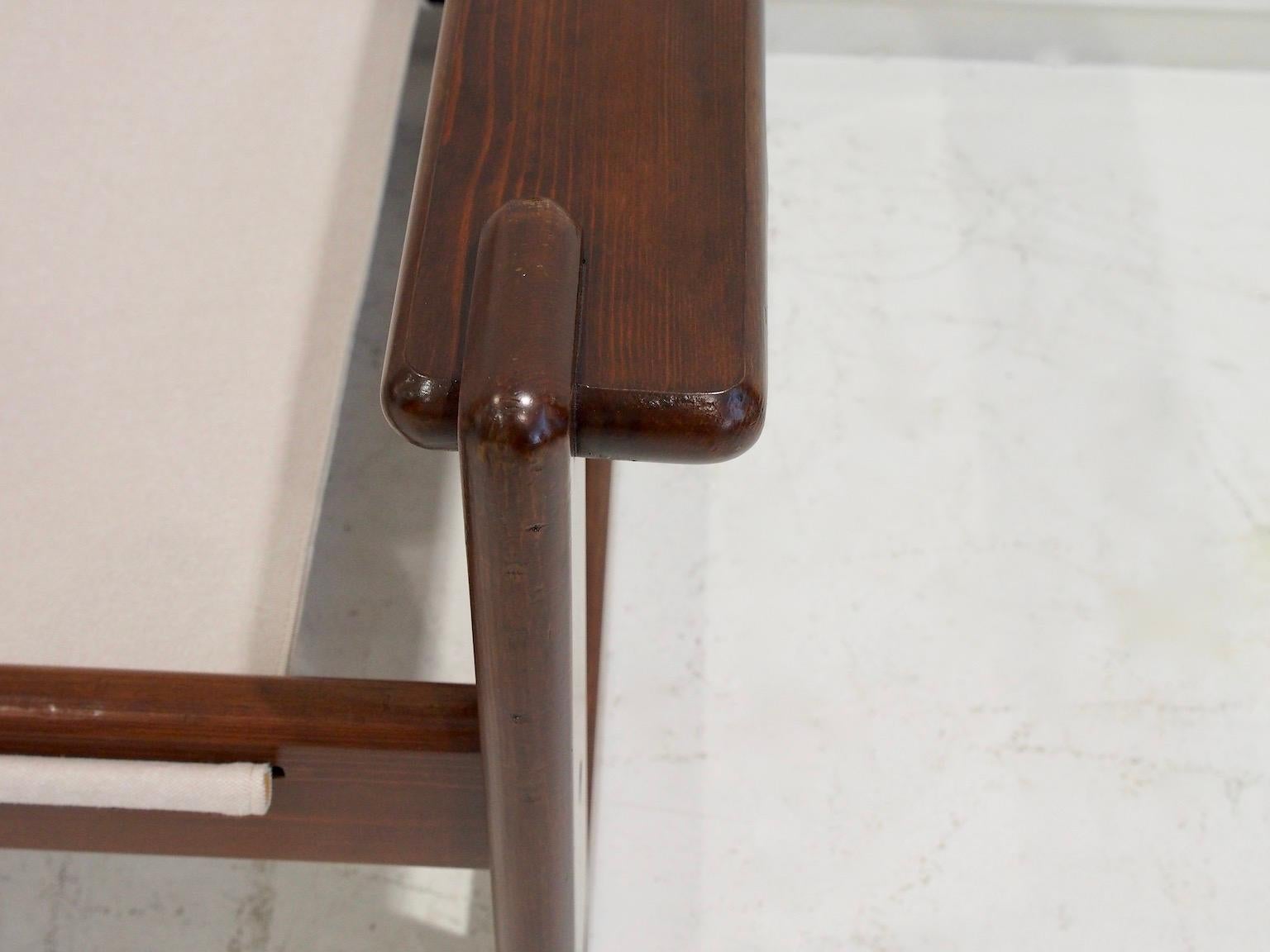 Mid-Century Modern Canapé en noyer brésilien et toile du milieu du siècle en vente