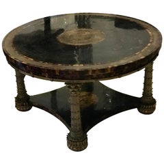 Table basse du milieu du siècle en bronze et corne tessellée