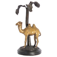 Camel orientaliste en bronze du milieu du siècle sous un palmier