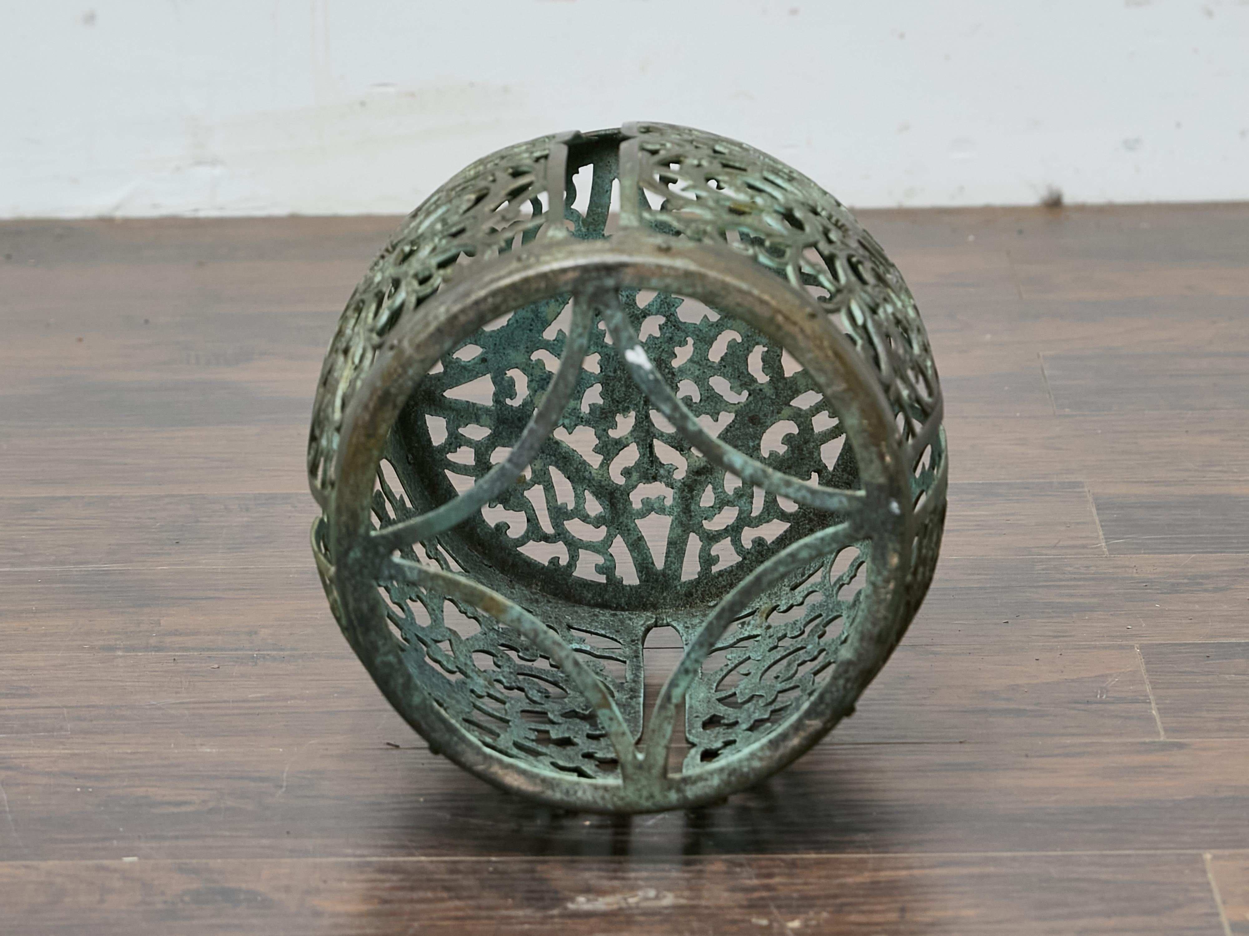 Bronze-Gartensitz aus der Jahrhundertmitte mit durchbrochenem Blattwerk-Design im Angebot 2