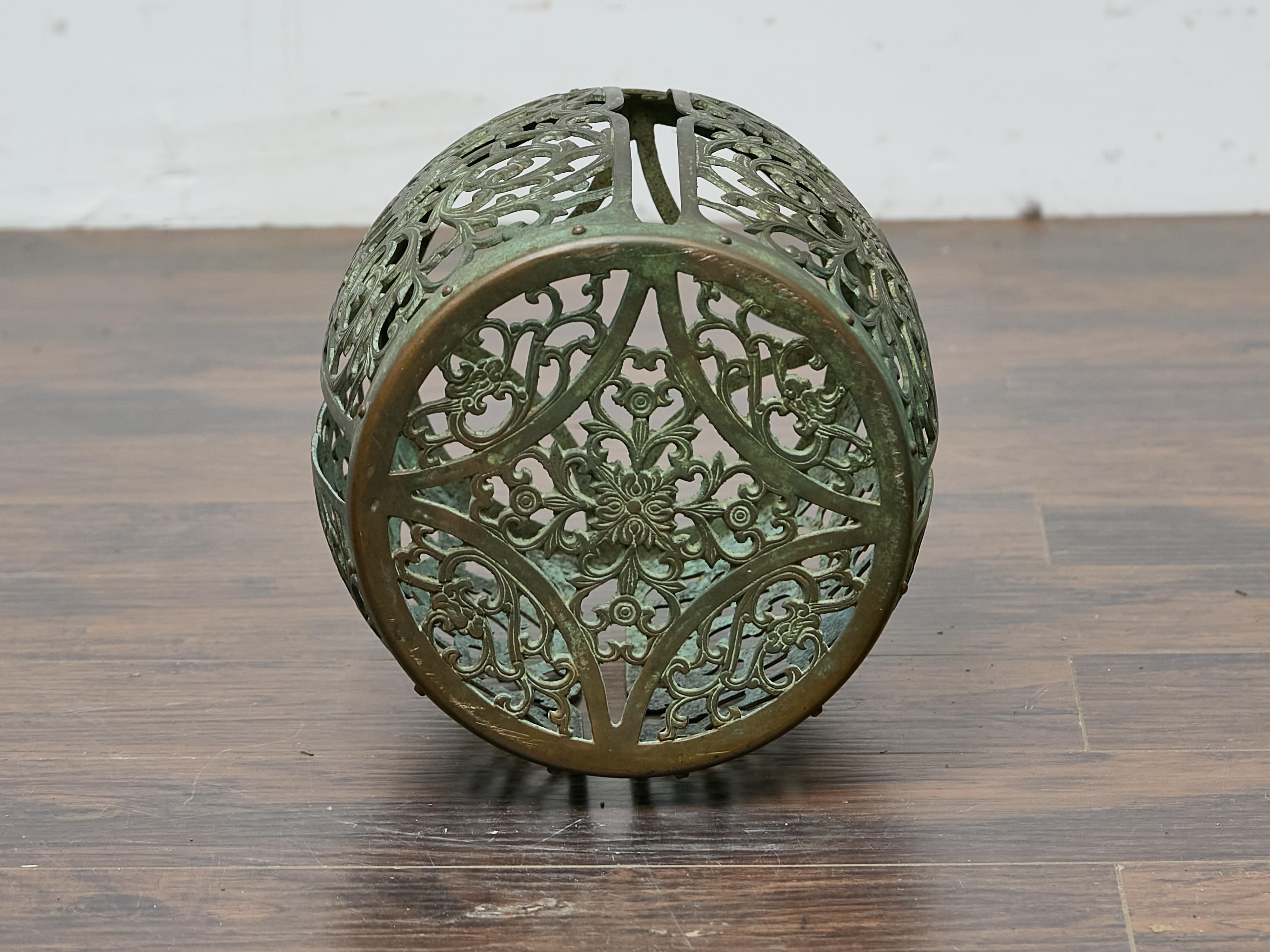 Bronze-Gartensitz aus der Jahrhundertmitte mit durchbrochenem Blattwerk-Design im Angebot 3