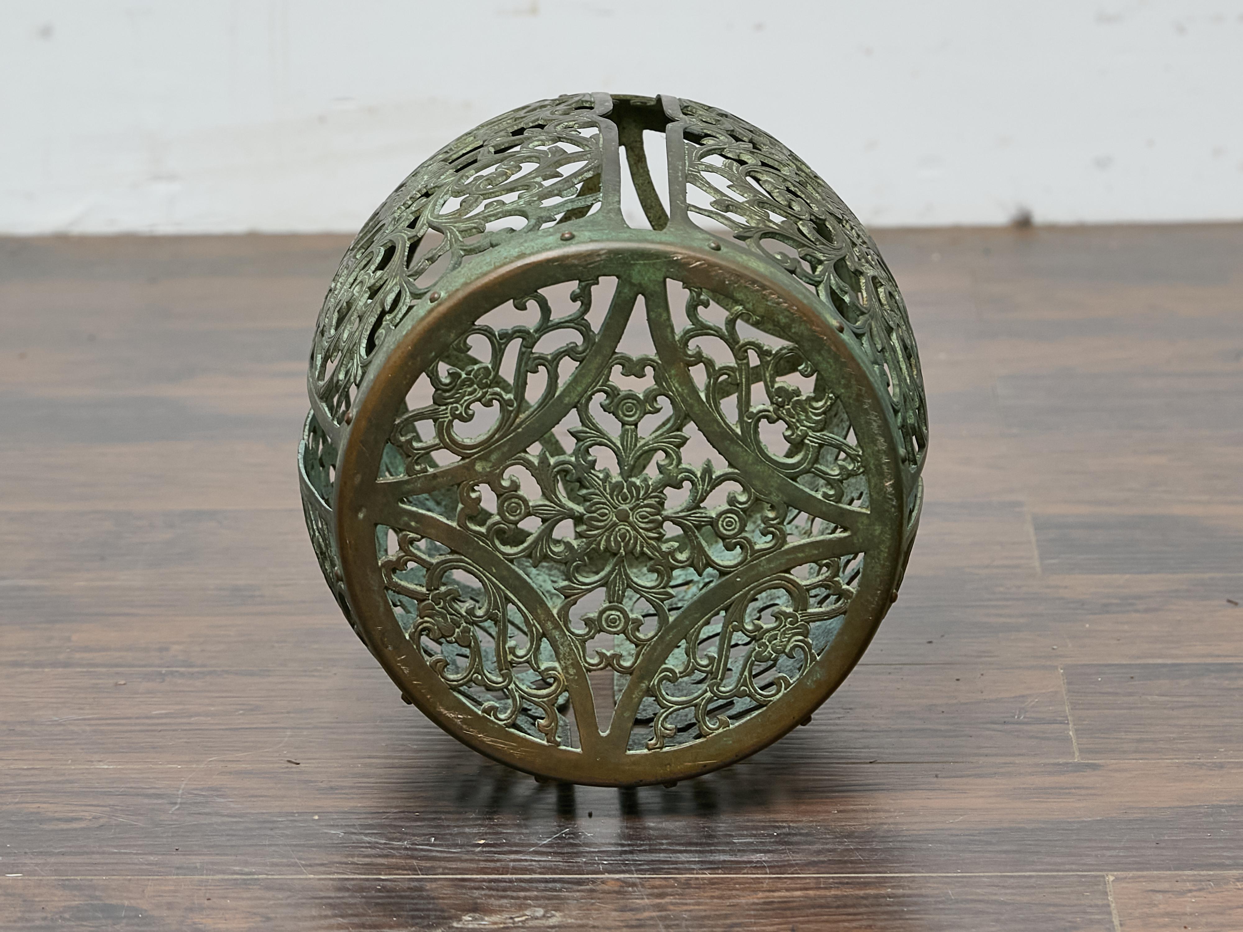 Bronze-Gartensitz aus der Jahrhundertmitte mit durchbrochenem Blattwerk-Design im Angebot 4