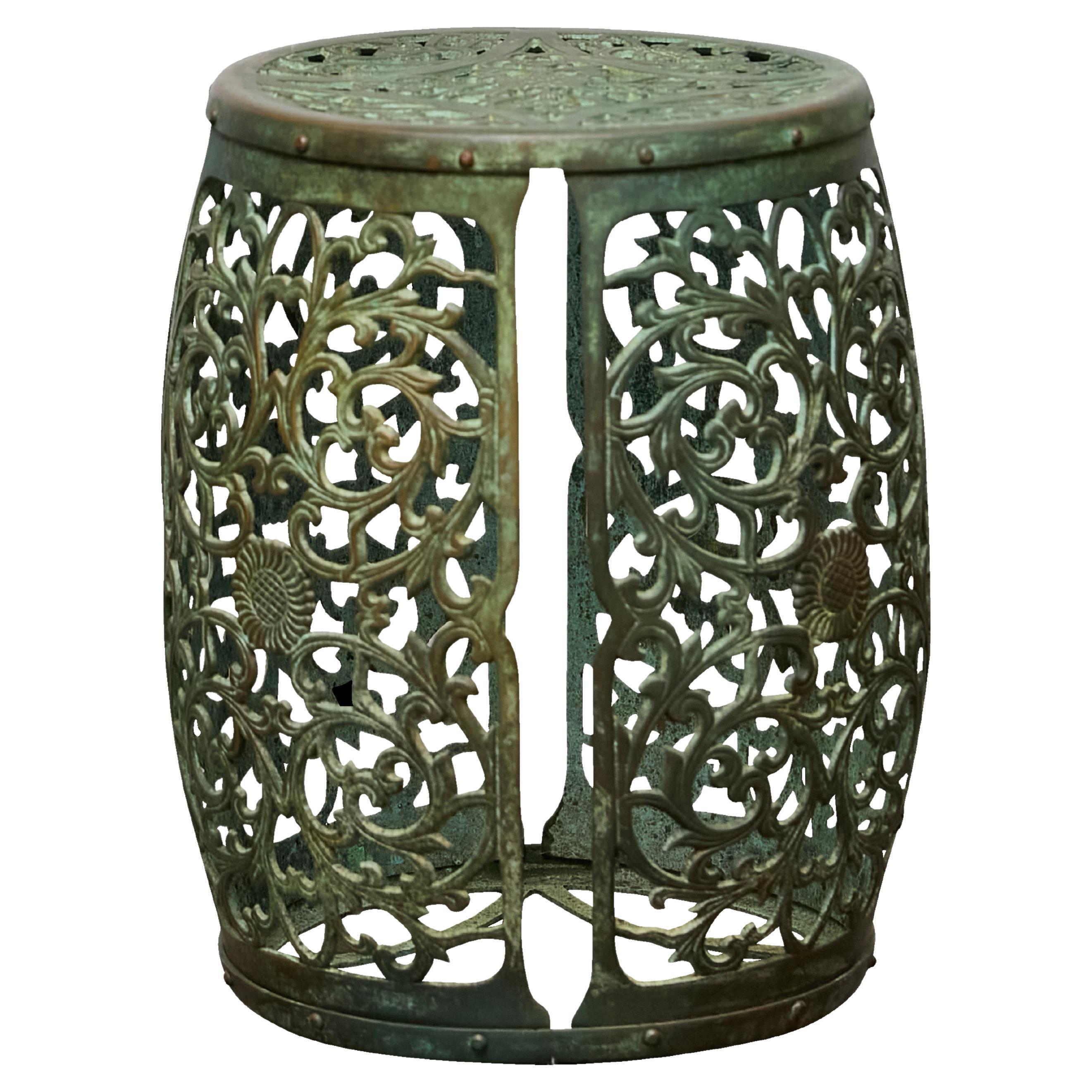 Bronze-Gartensitz aus der Jahrhundertmitte mit durchbrochenem Blattwerk-Design im Angebot