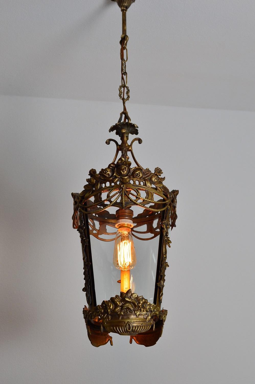 Italian Mid-Century Bronze Lantern with Flowers and Garlands, 1950s For Sale 5