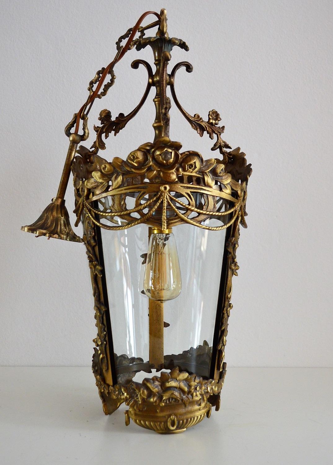 Italian Mid-Century Bronze Lantern with Flowers and Garlands, 1950s For Sale 6