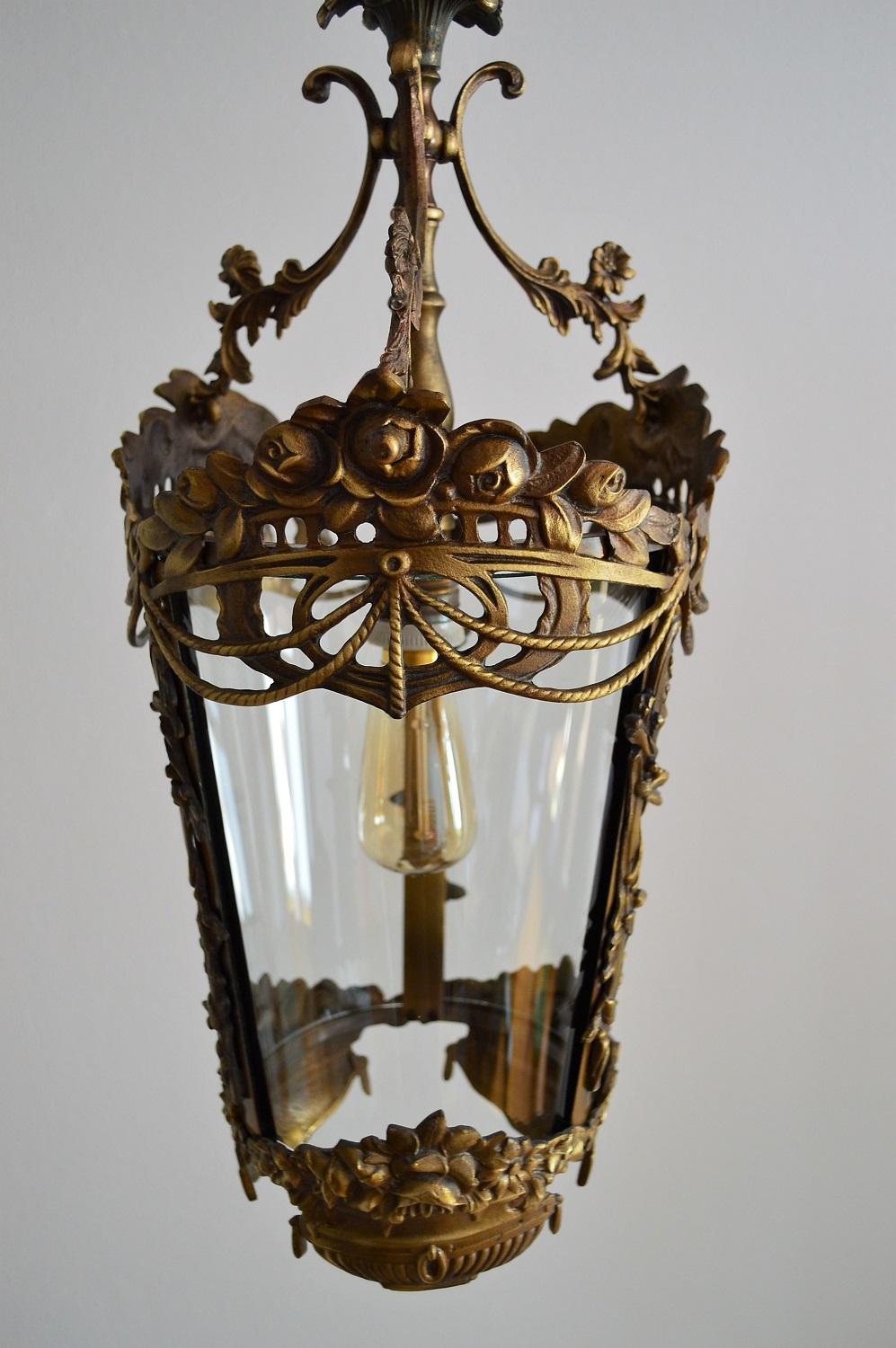 Italian Mid-Century Bronze Lantern with Flowers and Garlands, 1950s For Sale 1