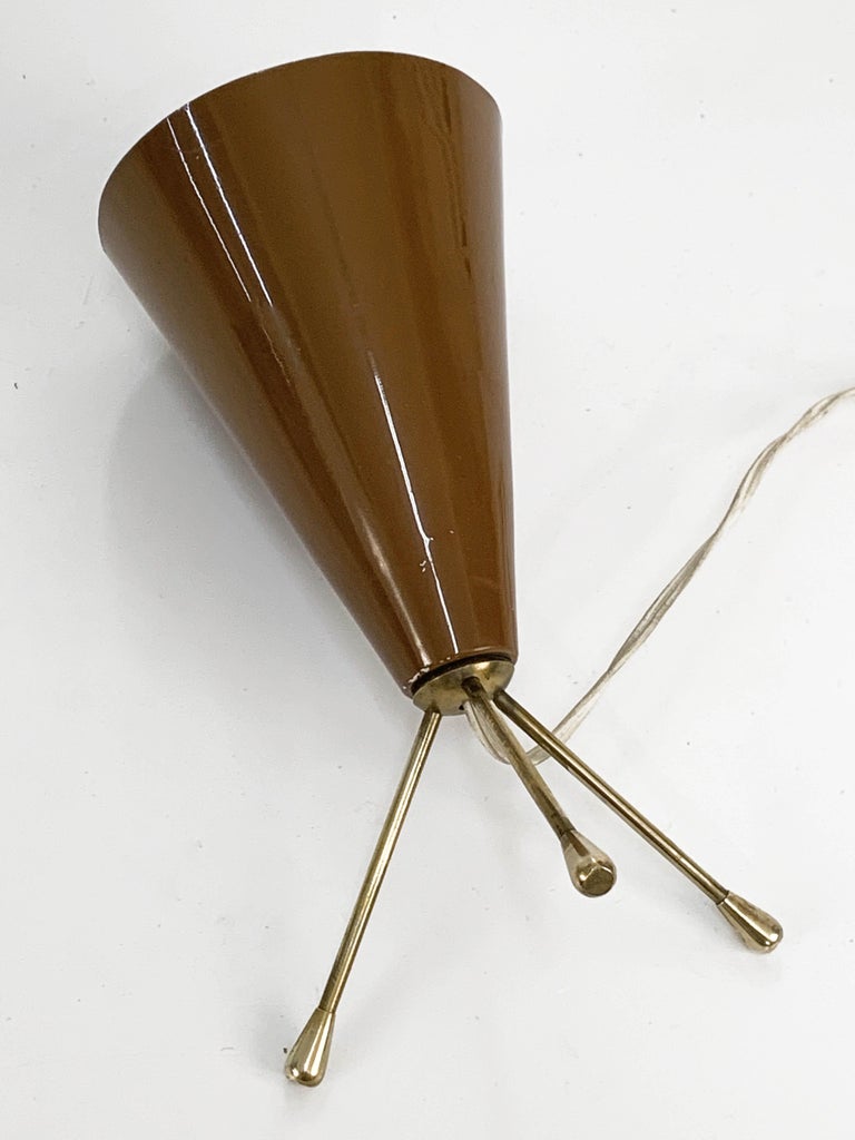 Midcentury Brown and Brass Lacquered Metal Conical Tripod Table Lamp Italy 1950s For Sale 2