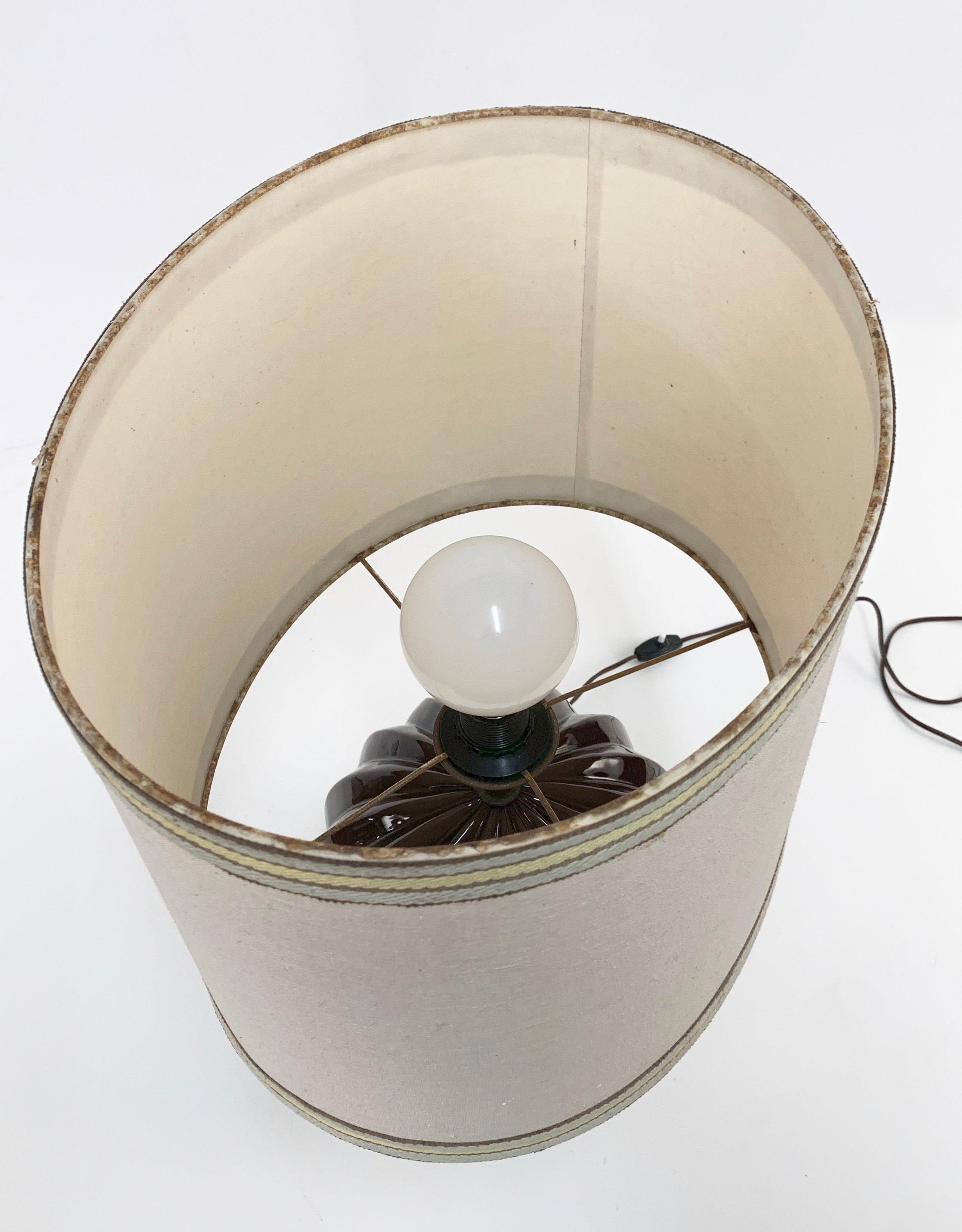 Braun glasierte italienische Tischlampe im Stil von Tommaso Barbi:: 1970er Jahre im Angebot 7
