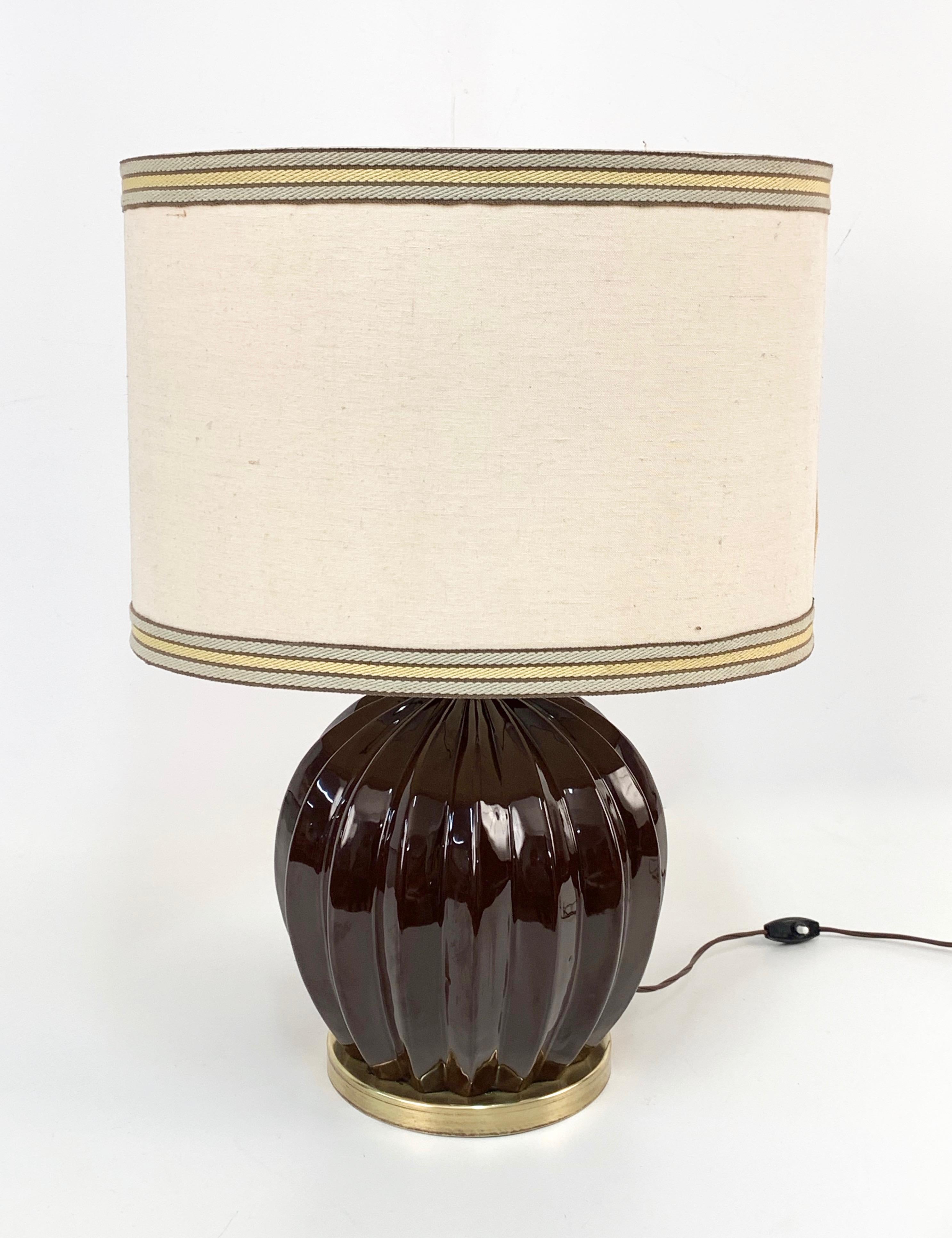 Mid-Century moderno Lampada da tavolo italiana di metà secolo in ceramica marrone smaltata stile Tommaso Barbi, anni '70 in vendita
