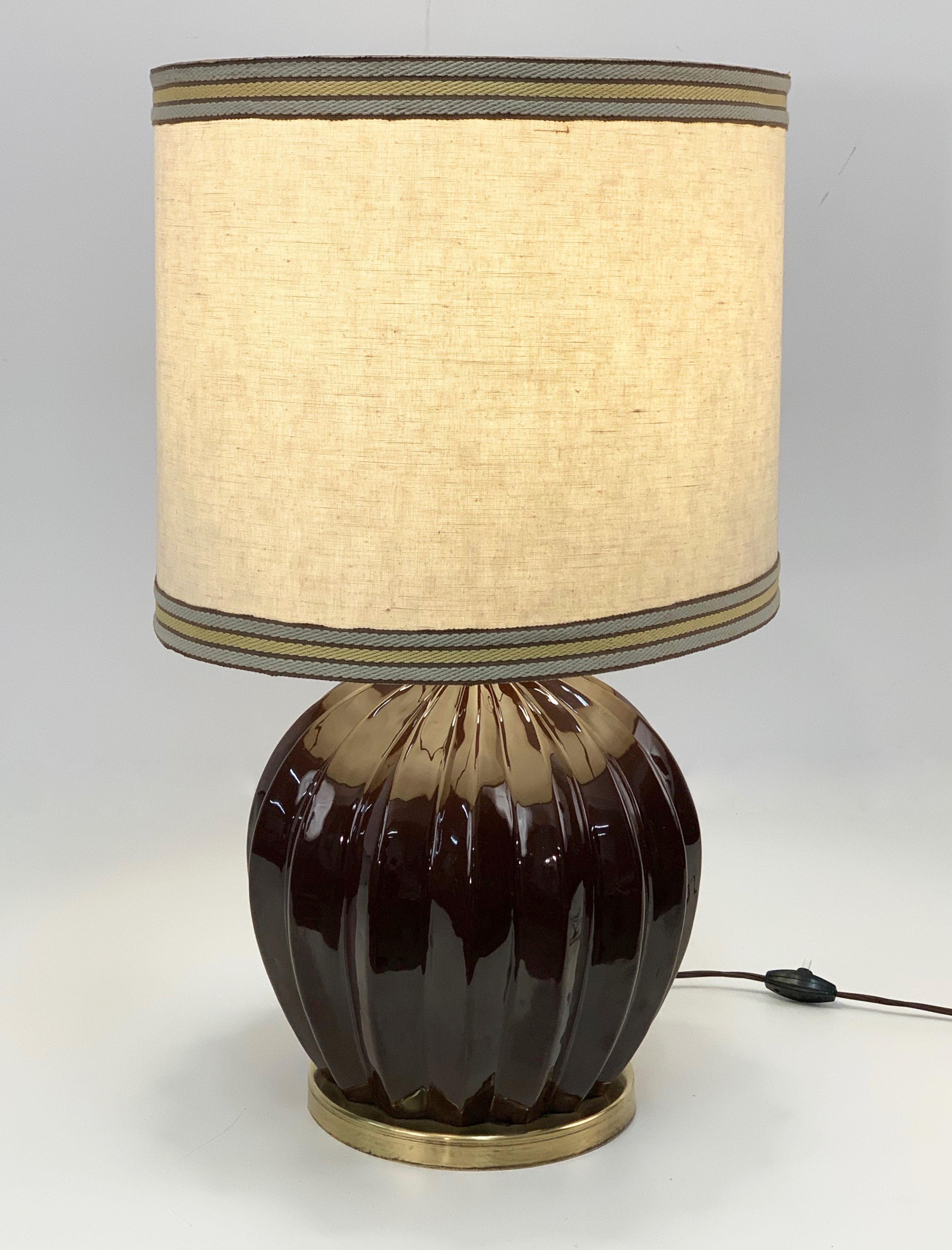 Lampada da tavolo italiana di metà secolo in ceramica marrone smaltata stile Tommaso Barbi, anni '70 in vendita 1