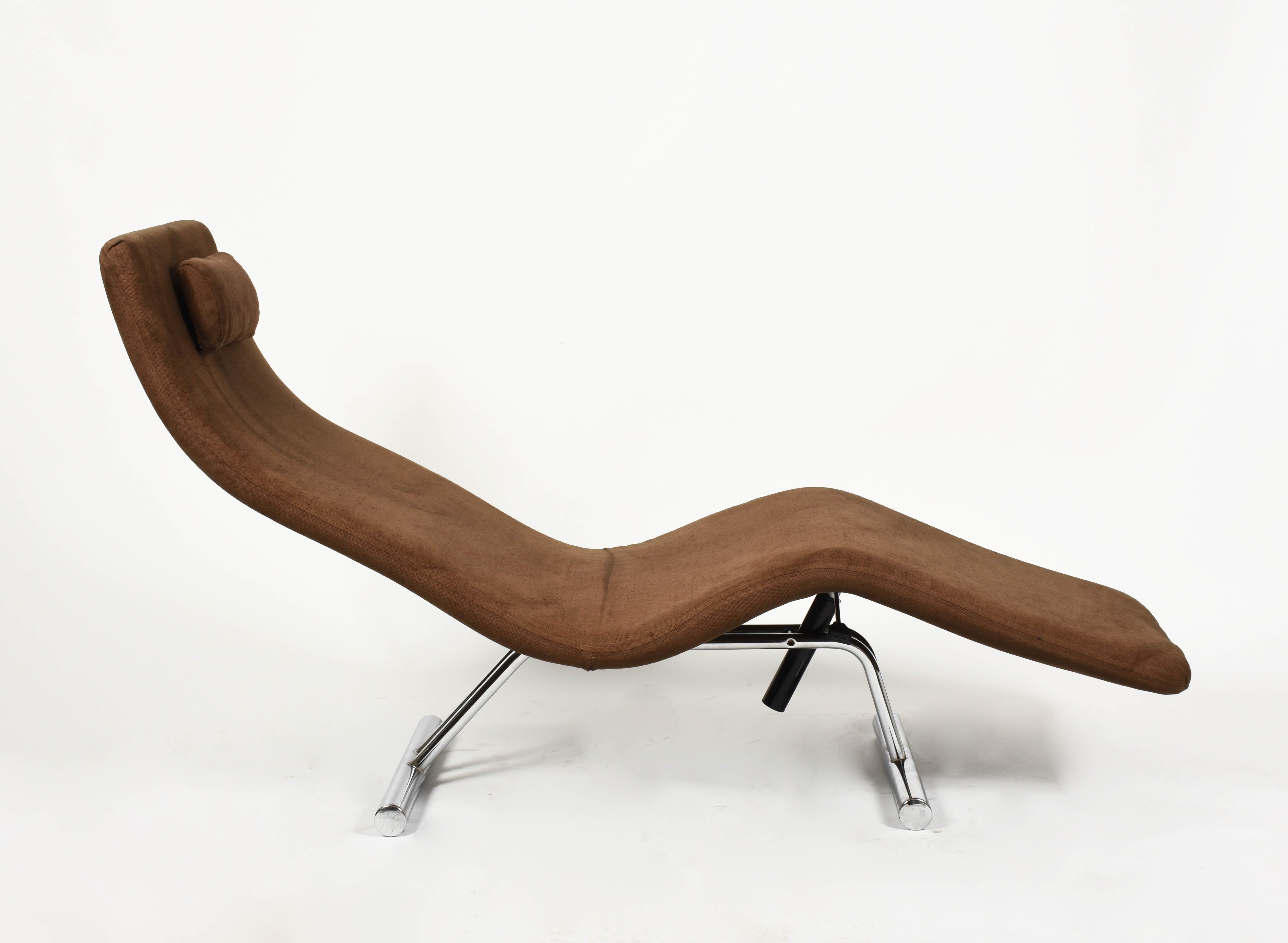 Chaise longue di metà secolo in tessuto marrone e acciaio cromato, stile Paul Tuttle, anni '80 in vendita 5
