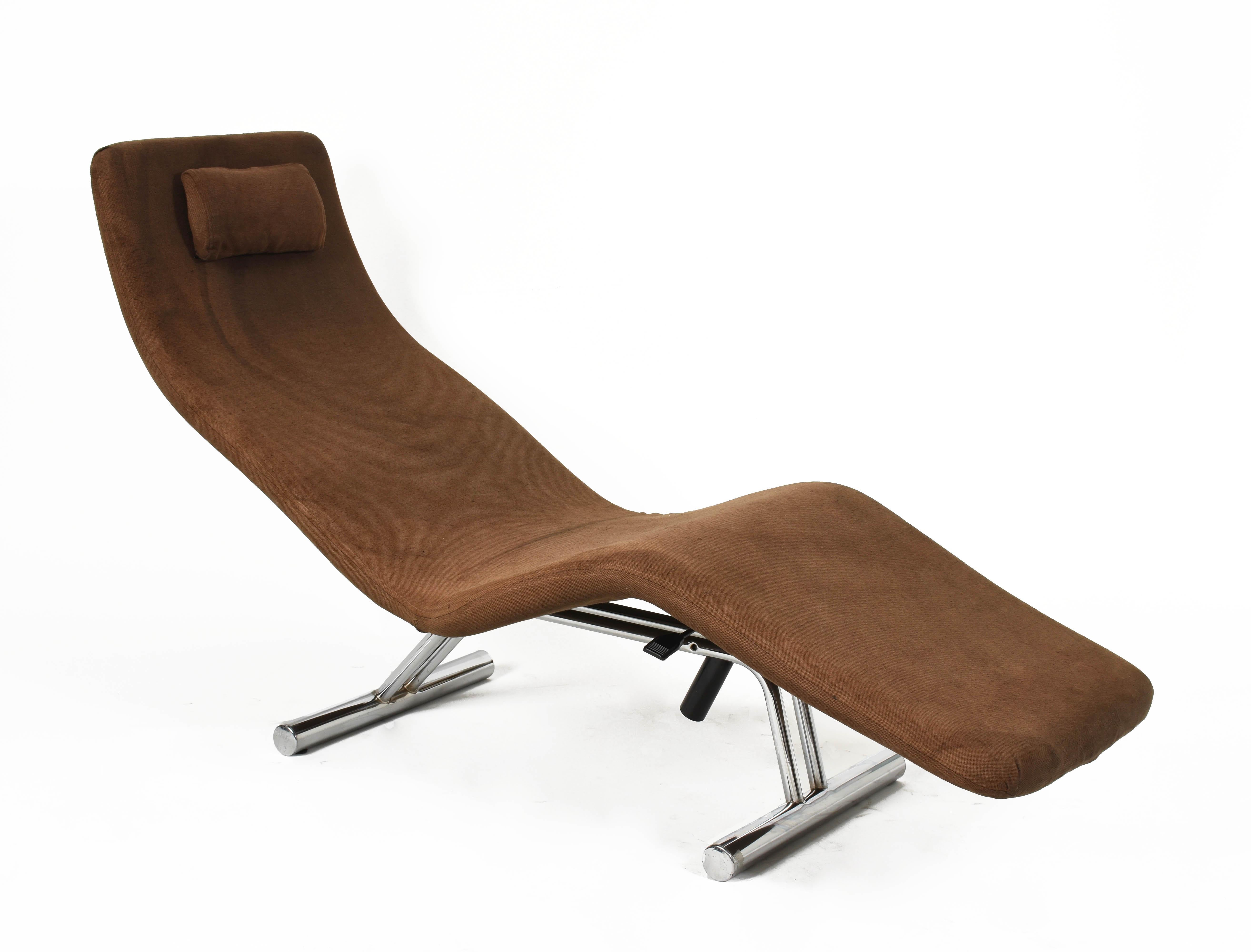 Chaise longue di metà secolo in tessuto marrone e acciaio cromato, stile Paul Tuttle, anni '80 in vendita 1
