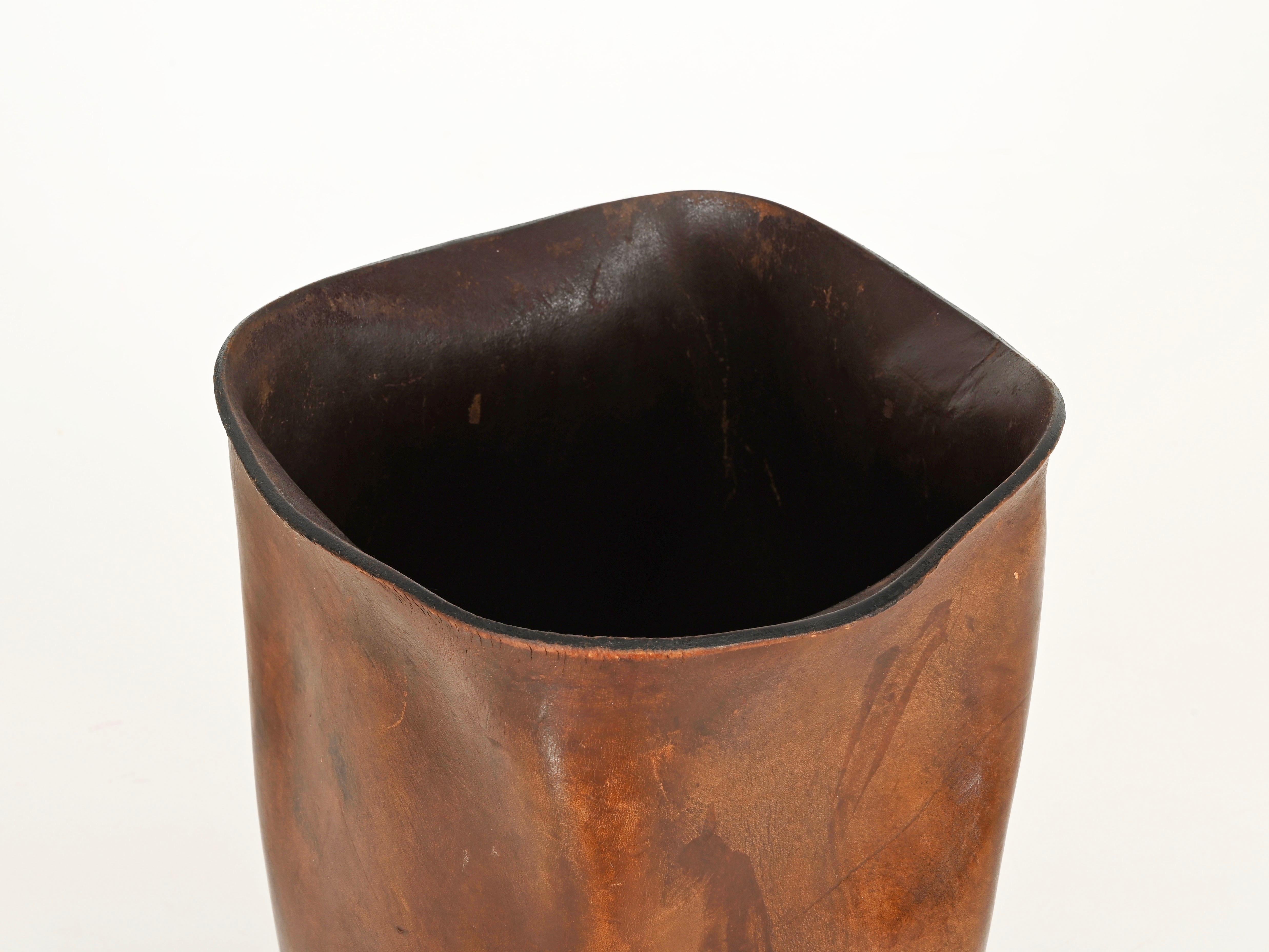 Midcentury Brown Italian Leather Decorative Wastepaper Basket, Nova Tecno, 1950s For Sale 3