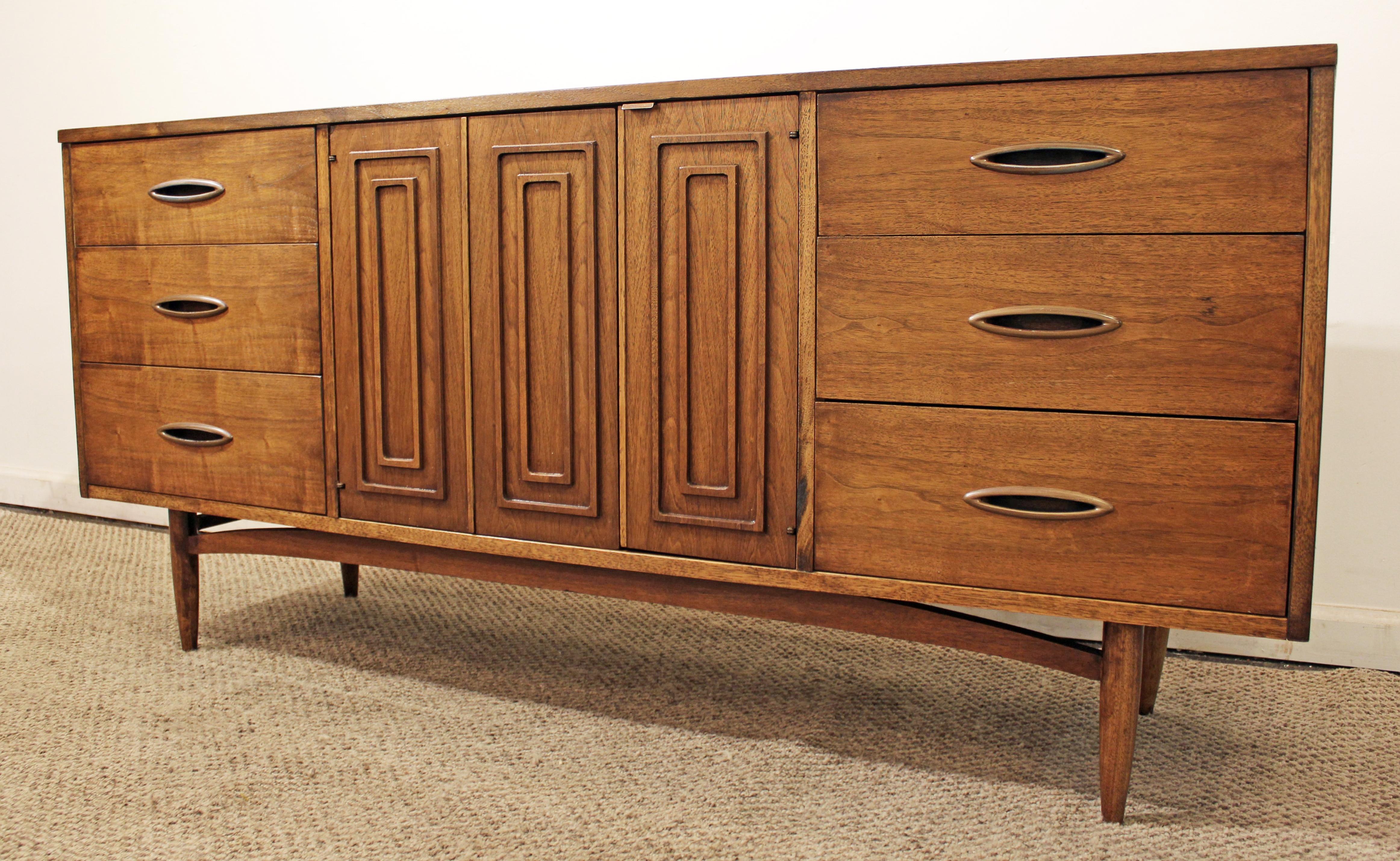 broyhill sculptra credenza