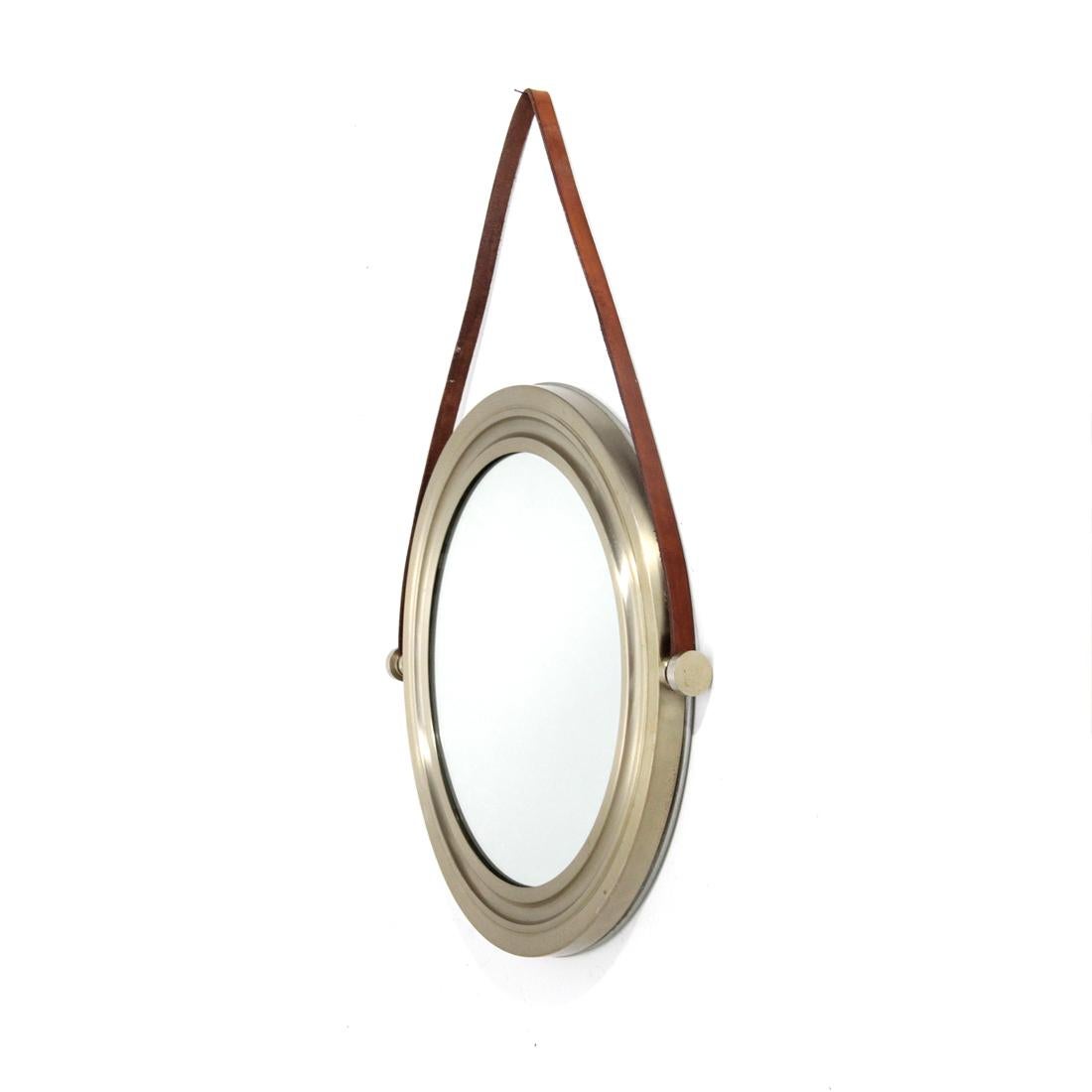 Italian manufacture mirror produced in the 1960s.
Brushed nickel-plated brass structure.
Mirrored surface in mirrored glass.
Leather lace.
Good general conditions, some signs due to normal use over time.

Dimensions: Diameter 43 cm, height 65