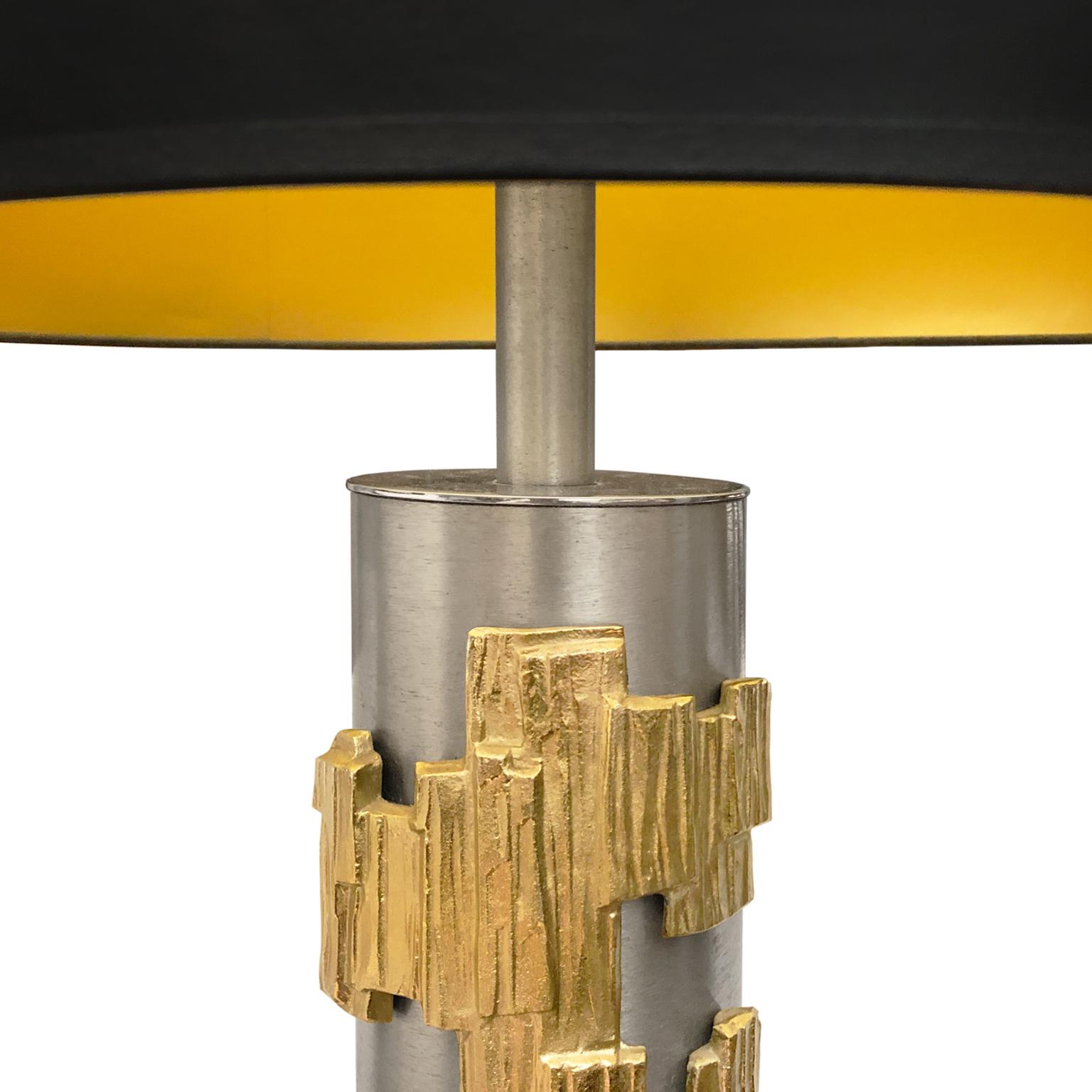 American Midcentury Brushed Steel Laurel Table Lamp with Cast Brass Brutalist Motif For Sale
