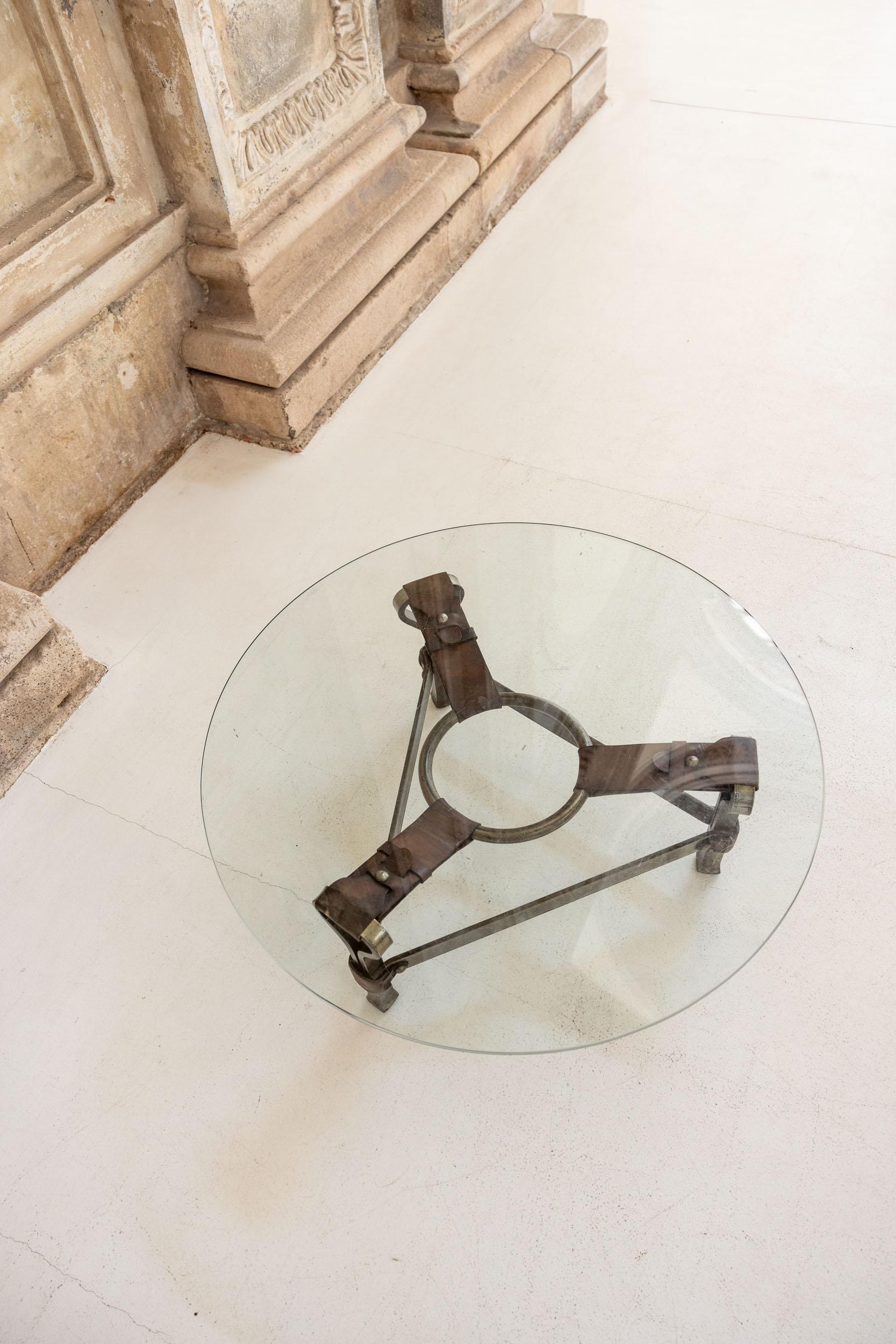 Cuir Table basse brutaliste du milieu du siècle dernier par Jean-Pierre Ryckaert, France, 1960 en vente