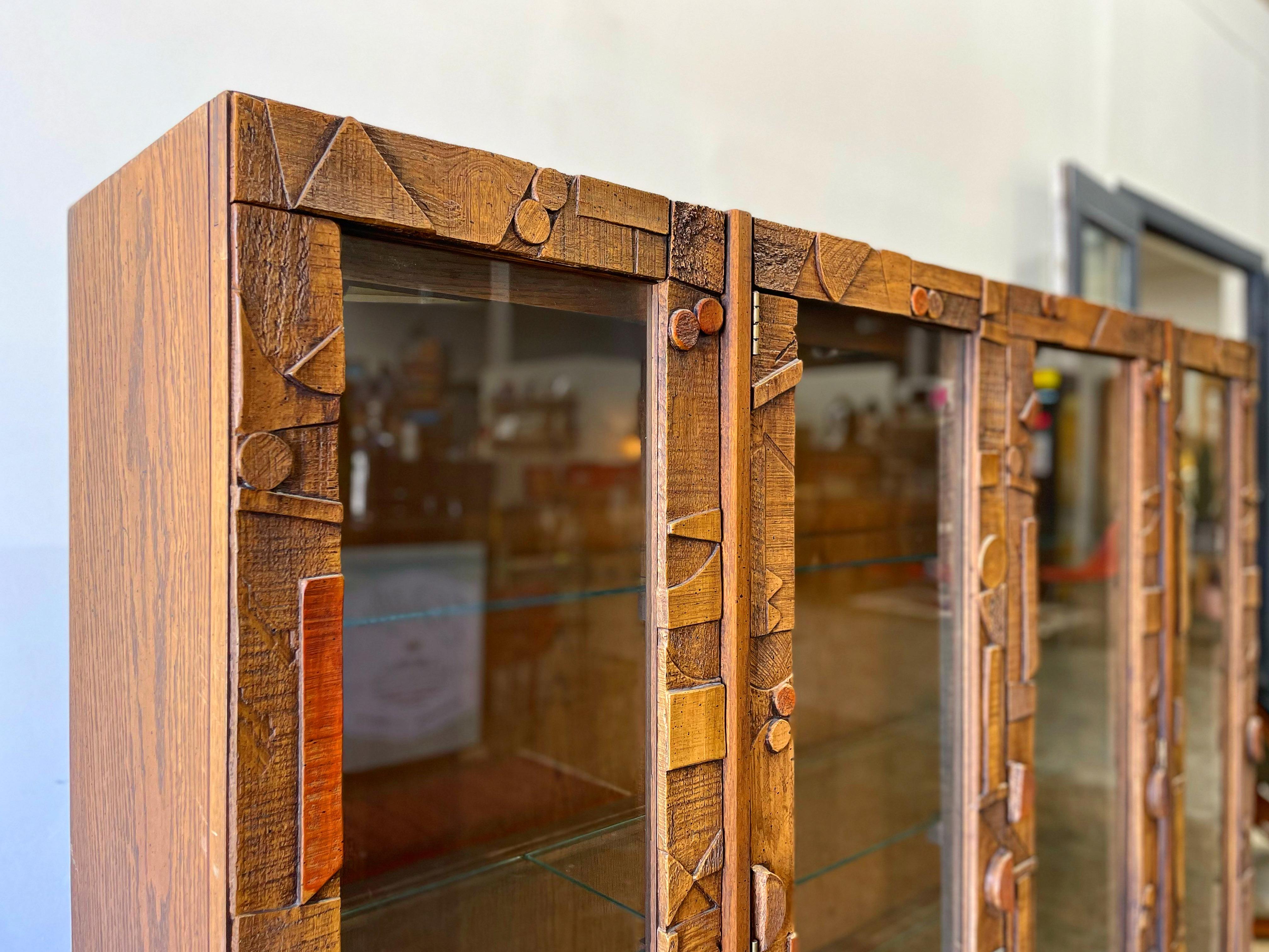 Midcentury Brutalist Display Curio Cabinet, Lane Pueblo, Lighted Glass Shelves In Good Condition In Decatur, GA