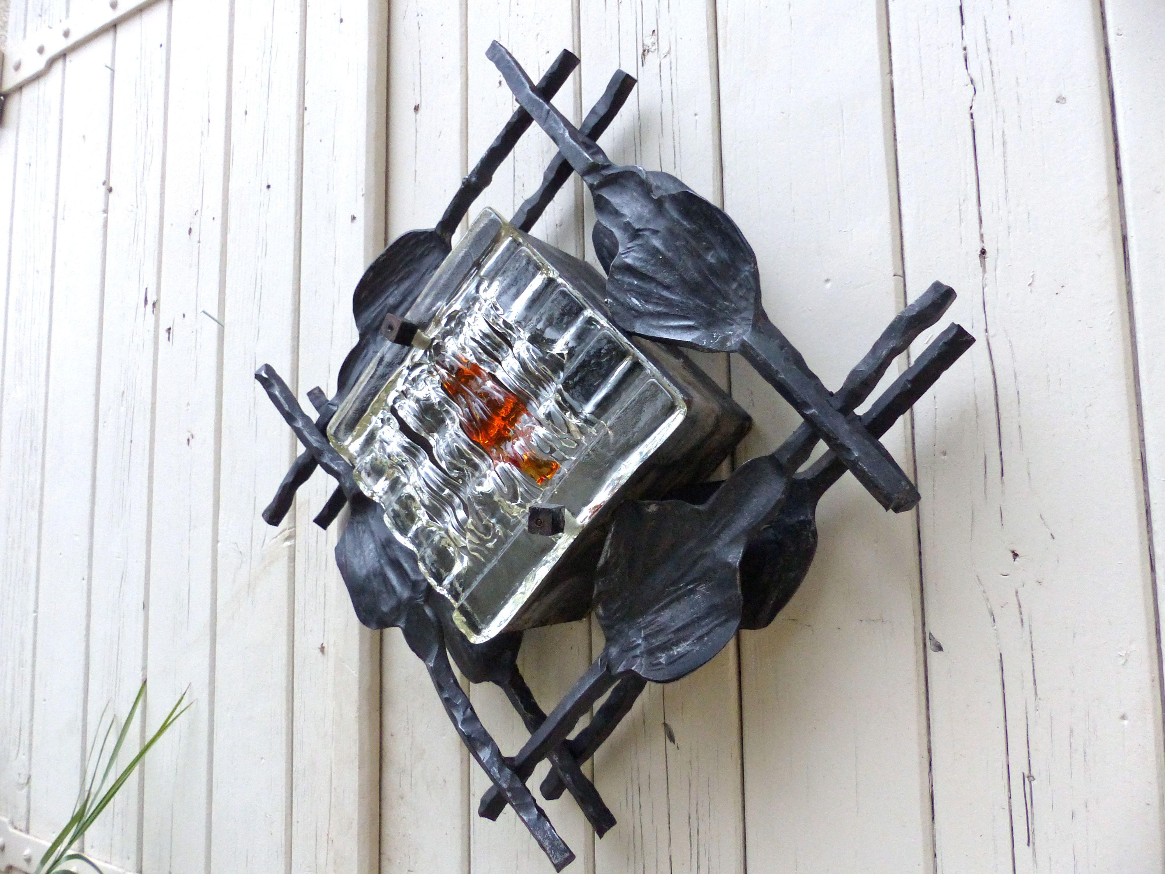 Midcentury Brutalist Sconce Iron and Murano Glass In Good Condition For Sale In Noiseau, FR