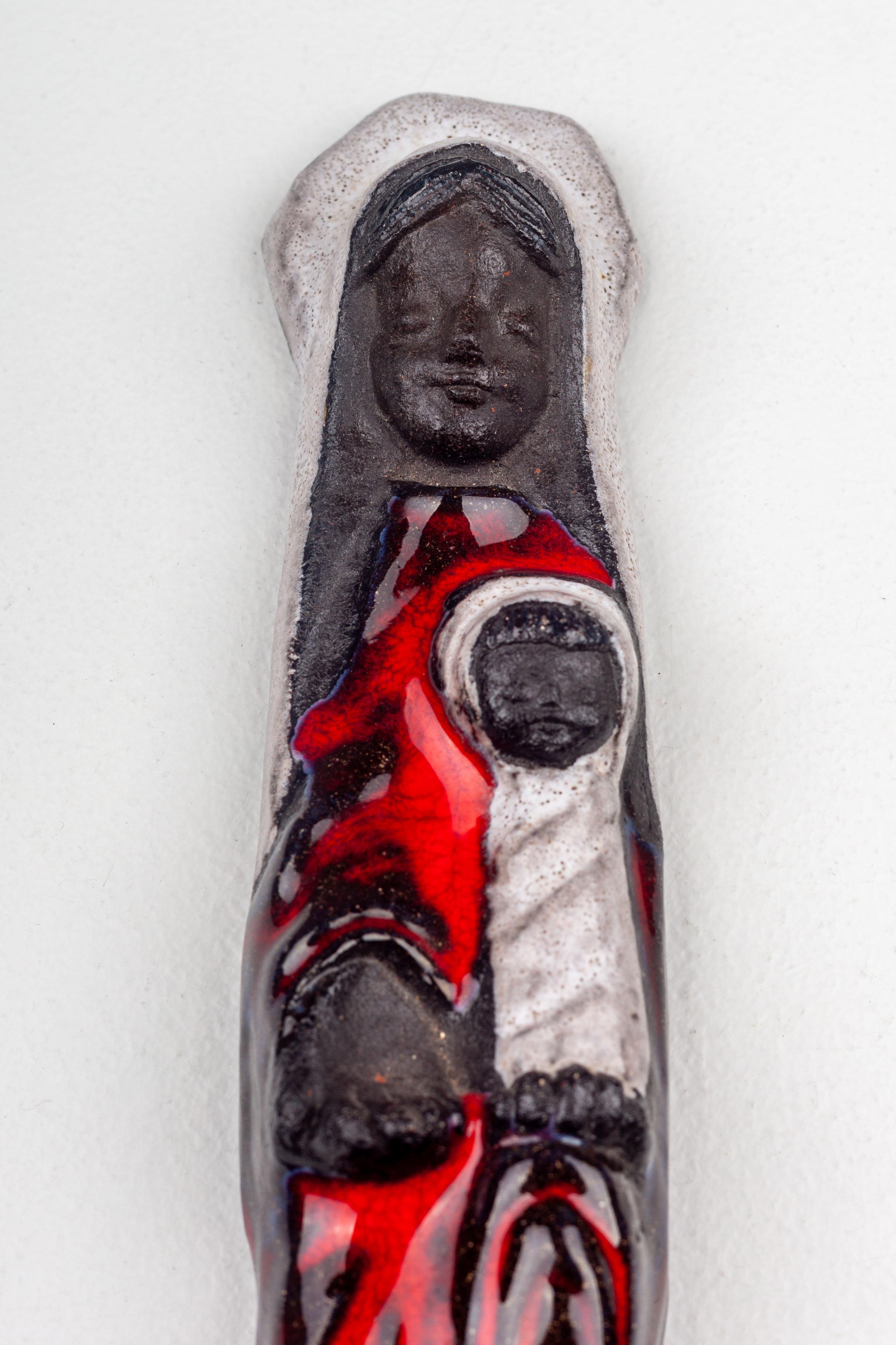 Midcentury Brutalist Virgin Mary & Child Jesus, Handmade Studio Pottery, Europe For Sale 4