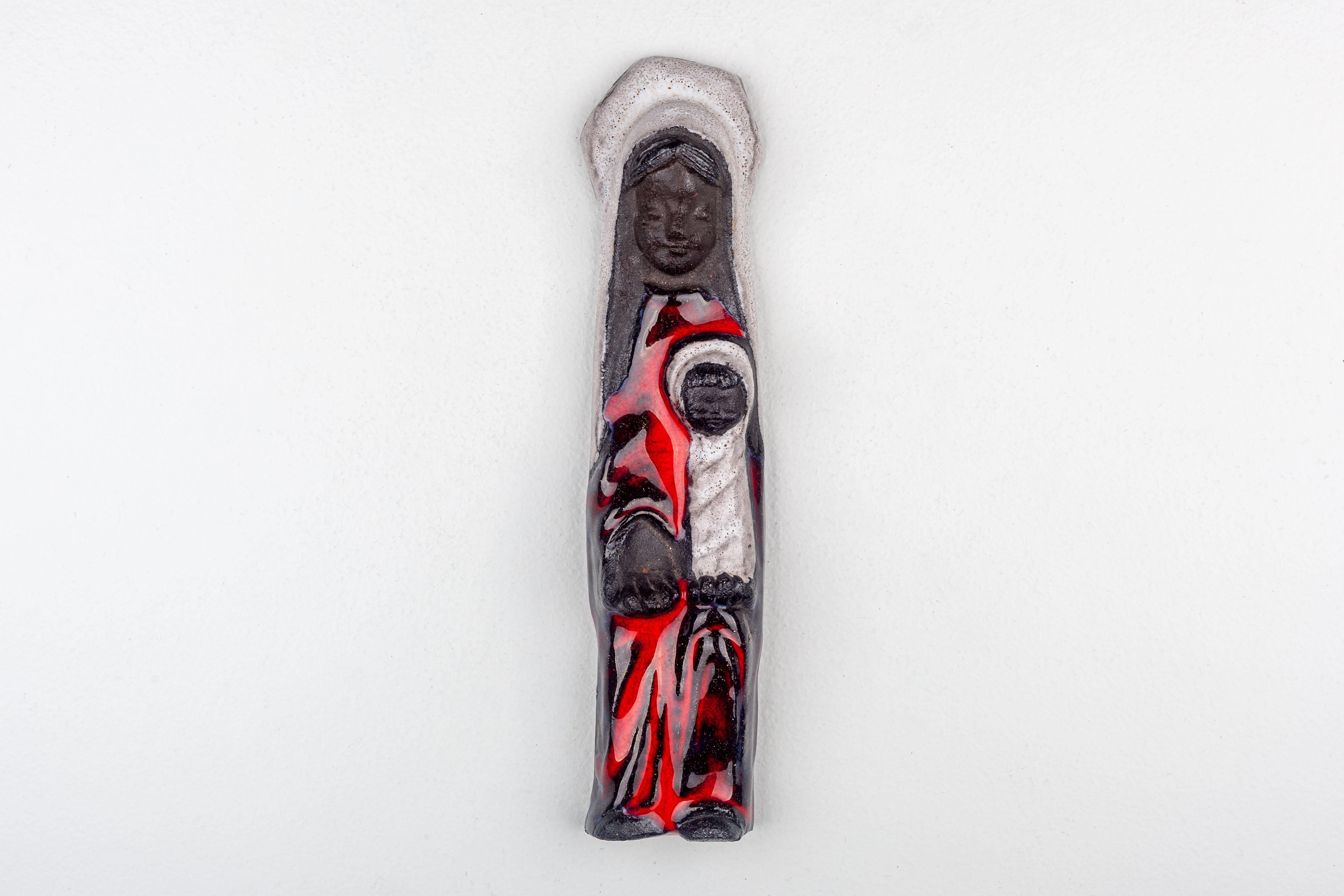 Midcentury Brutalist Virgin Mary & Child Jesus, Handmade Studio Pottery, Europe For Sale 5