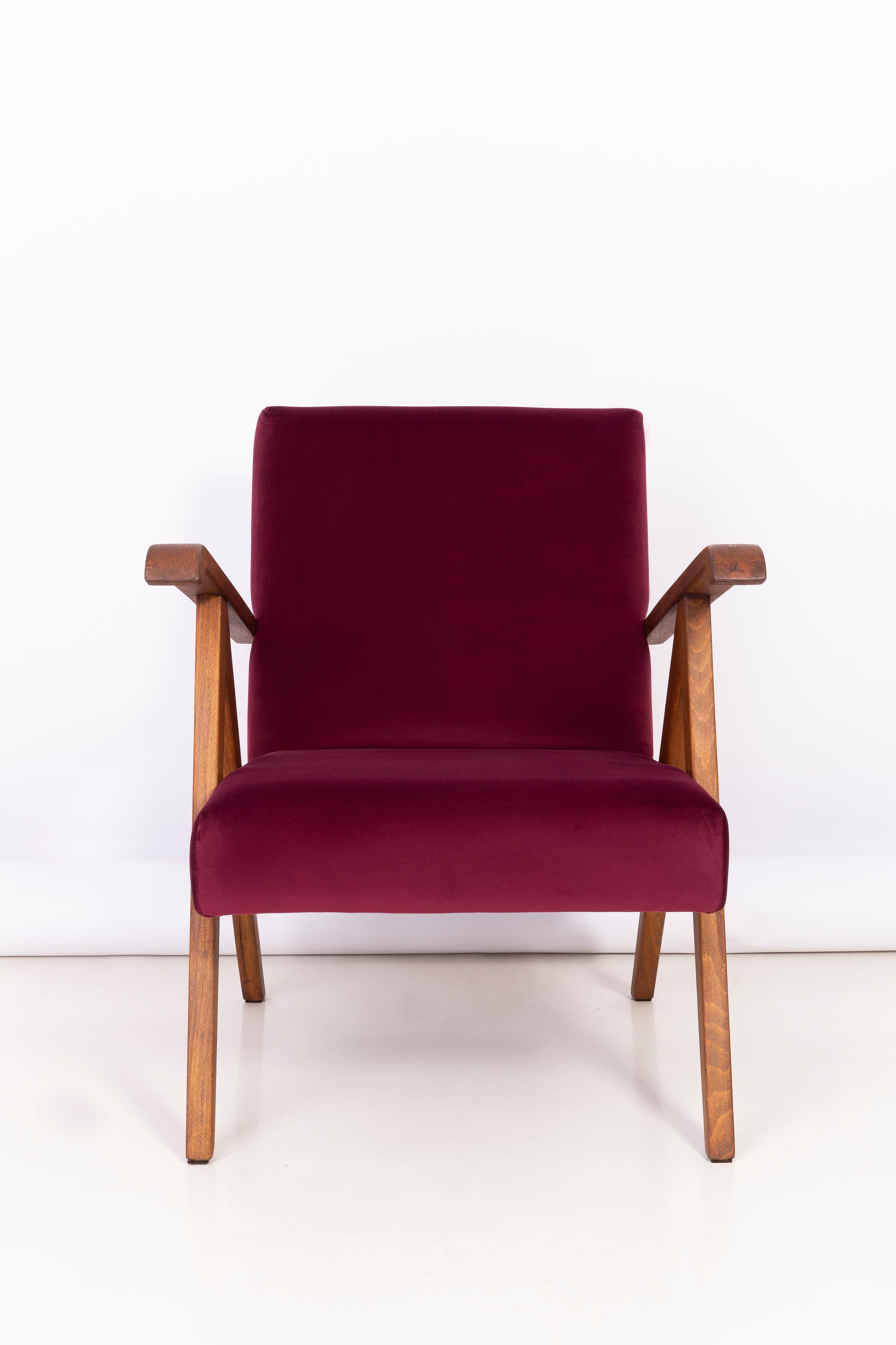 Midcentury Burgundy Velvet VAR Armchair, 1960s In Excellent Condition For Sale In 05-080 Hornowek, PL