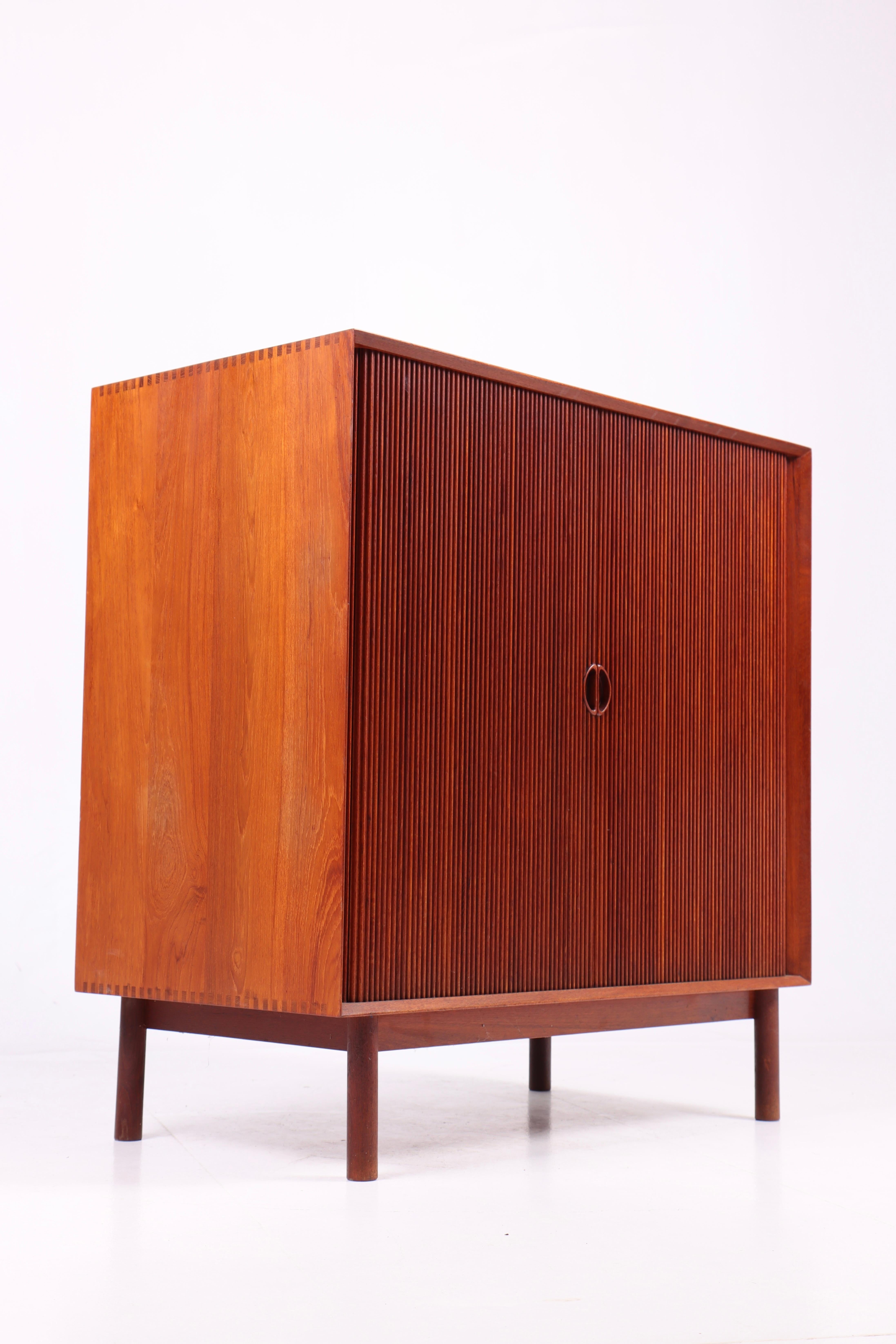 Midcentury Cabinet in Solid Teak Designed by Hvidt & Mølgaard, 1950s In Good Condition For Sale In Lejre, DK