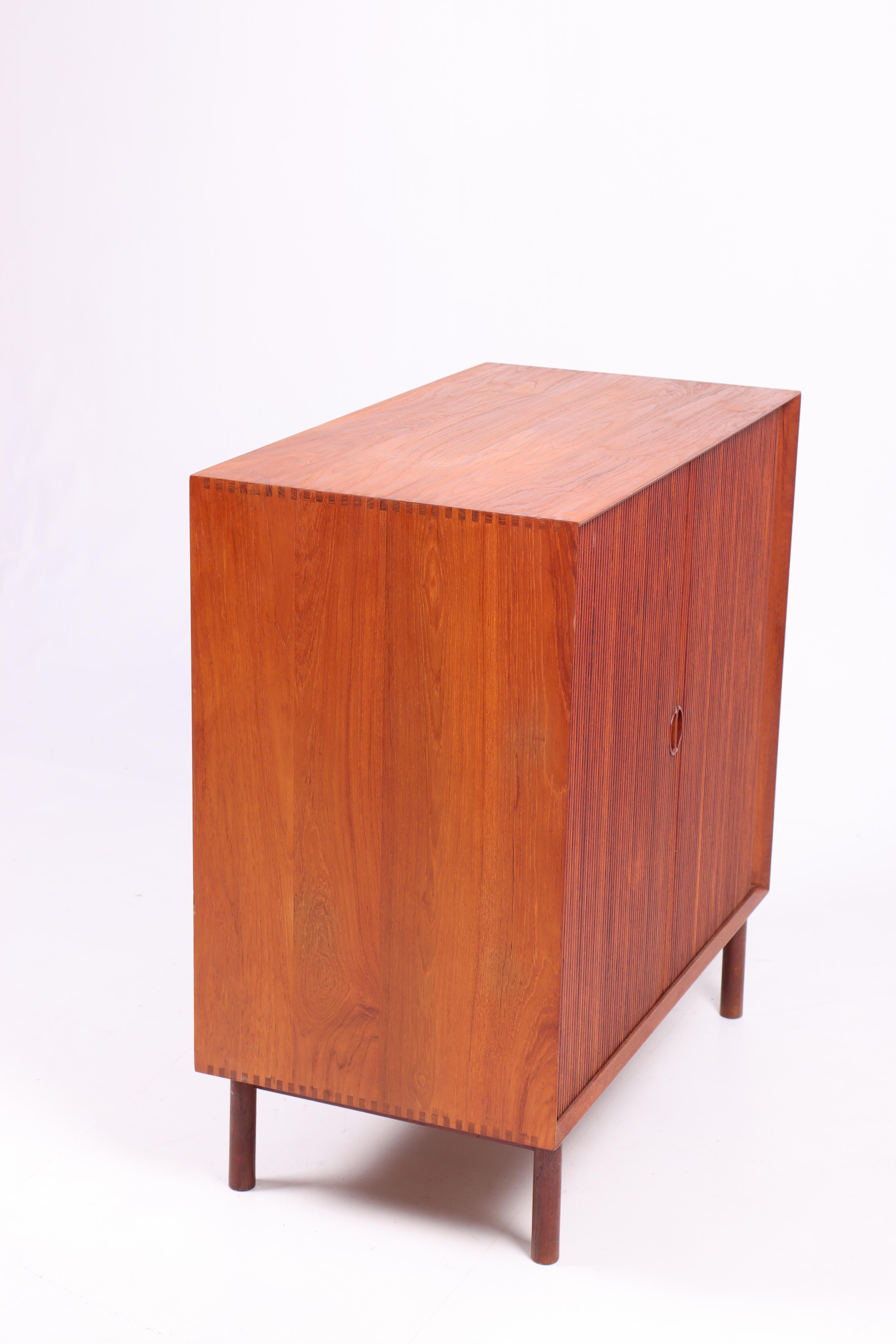 Midcentury Cabinet in Solid Teak Designed by Hvidt & Mølgaard, 1950s For Sale 3