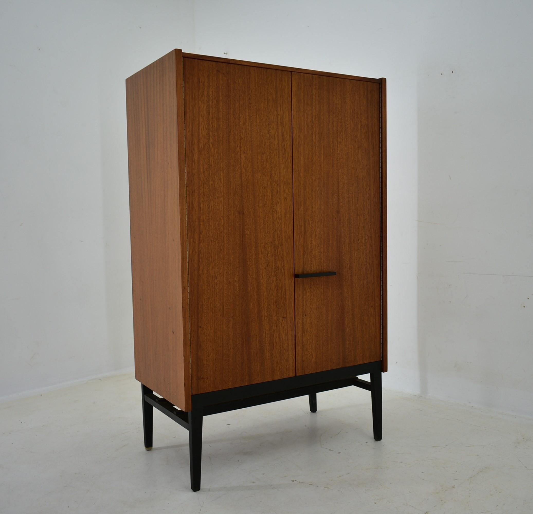 Midcentury Schrank oder Highboard von František Mezulánik für UP Závody, 1960er Jahre (Moderne der Mitte des Jahrhunderts) im Angebot