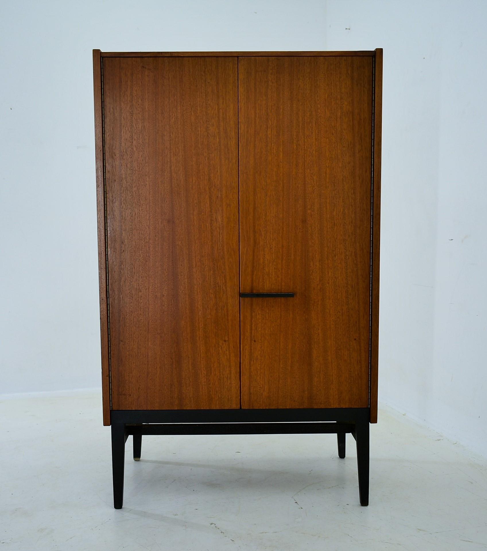 Midcentury Schrank oder Highboard von František Mezulánik für UP Závody, 1960er Jahre (Holz) im Angebot