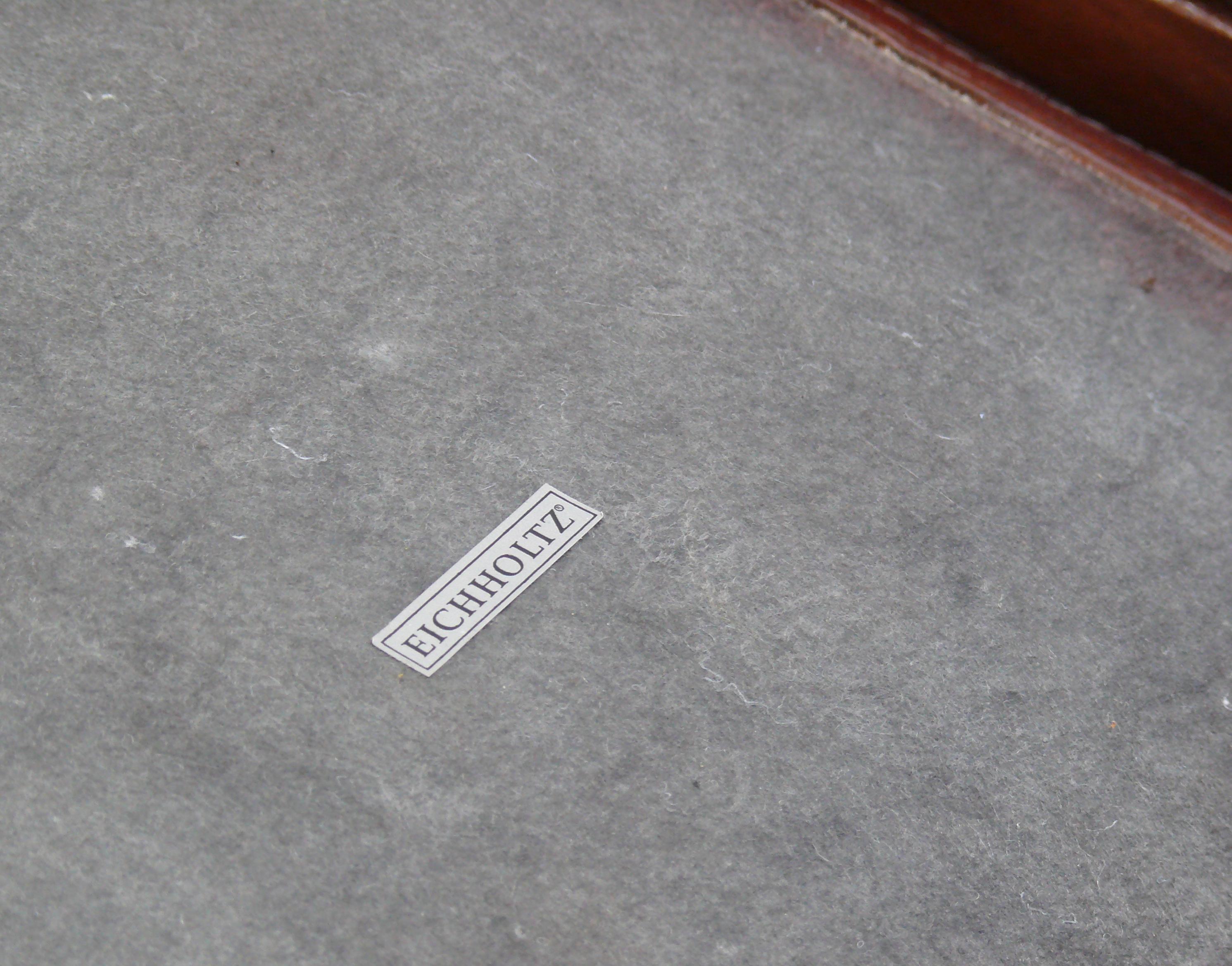 Silla de campaña de mediados de siglo - teca, cuero, latón - estilo colonial en venta 5