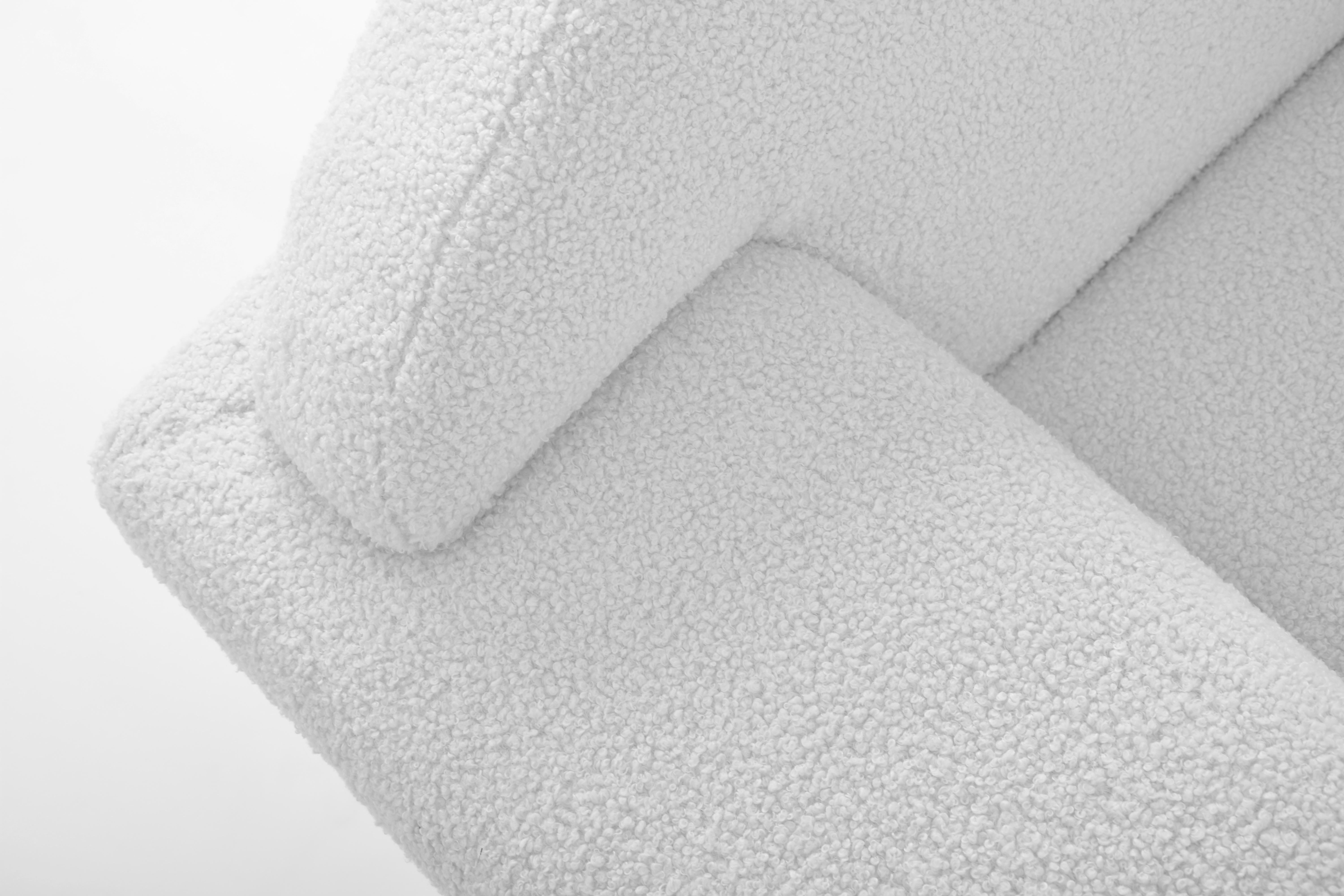 Capri-Sofa aus der Mitte des Jahrhunderts von Johannes Andersen, neu gepolstert mit weißem Teddy-Pelz im Angebot 7