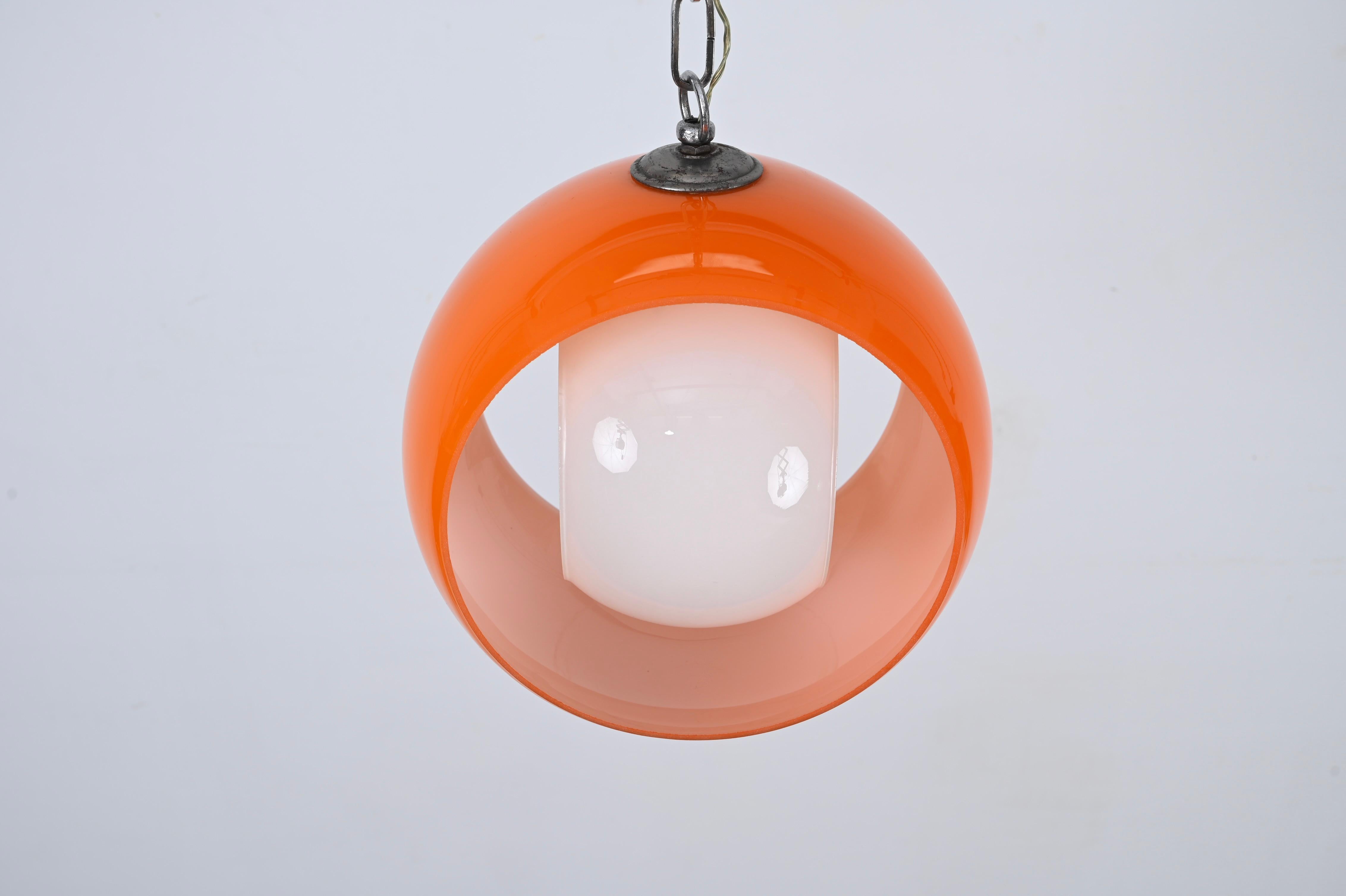 italien Lampe « Eclipse » en verre de Murano orange de Nason pour Mazzega, Italie, années 1960 en vente