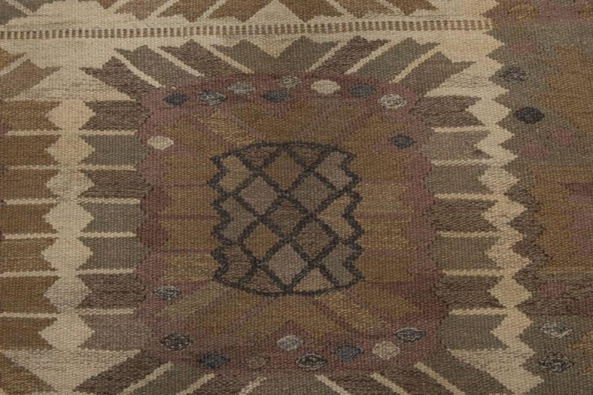 Midcentury Carnation tapestry weave rug by Marta Maas-Fjetterstrom. Woven signature to edge 'AB MMF BN'
Size: 9'2